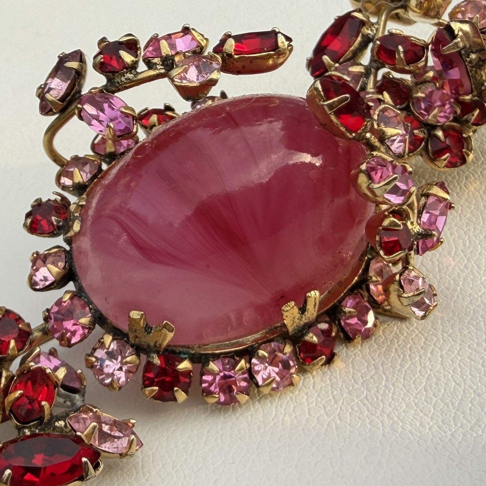 VTG Signed SCHREINER NY Brooch Pin Pink Swirl Glass Cabochon Red Rhinestones 3\