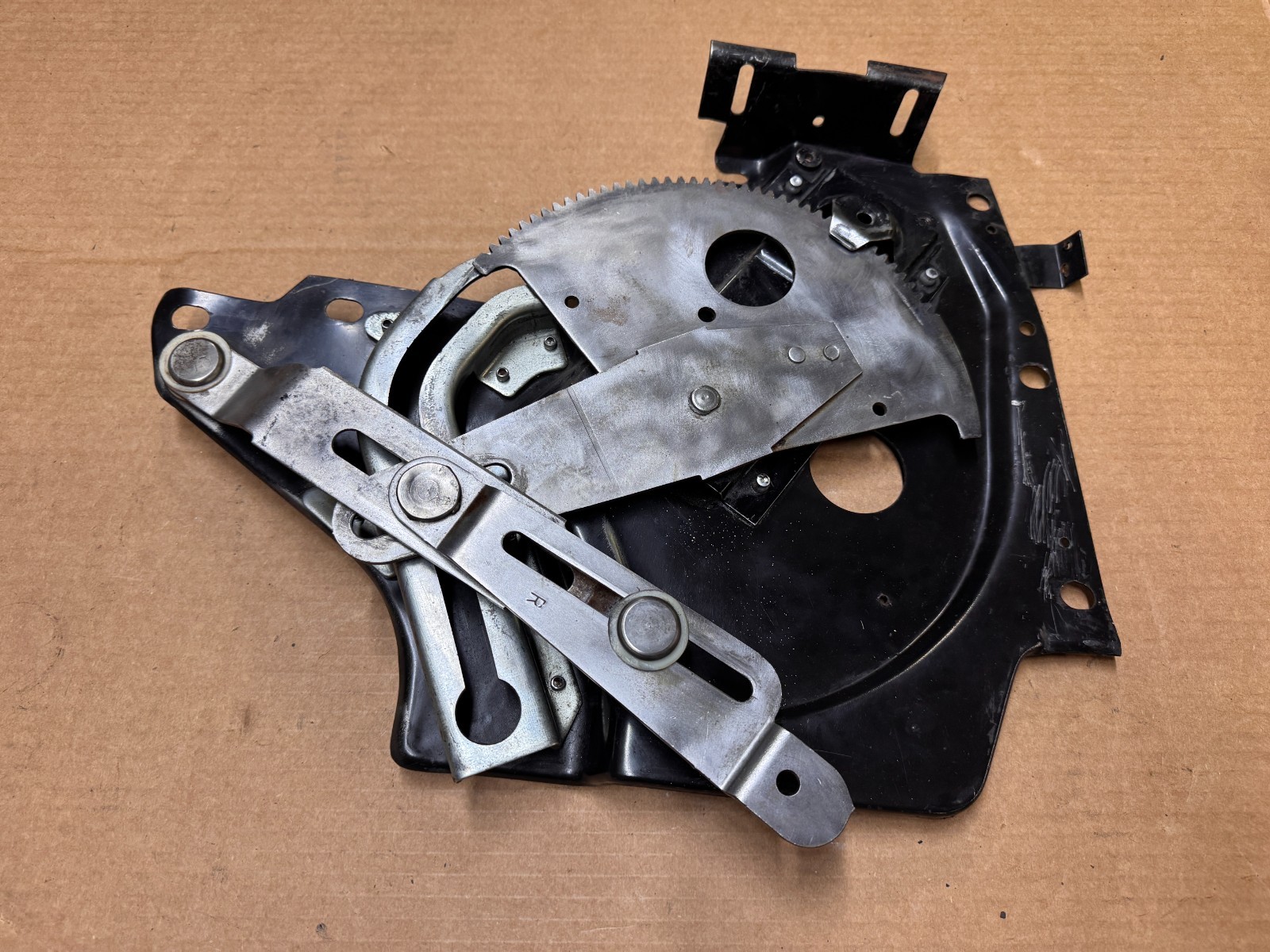 87-93 Ford Mustang Convertible Regulator Quarter Window Motor Arm POWER RH OEM