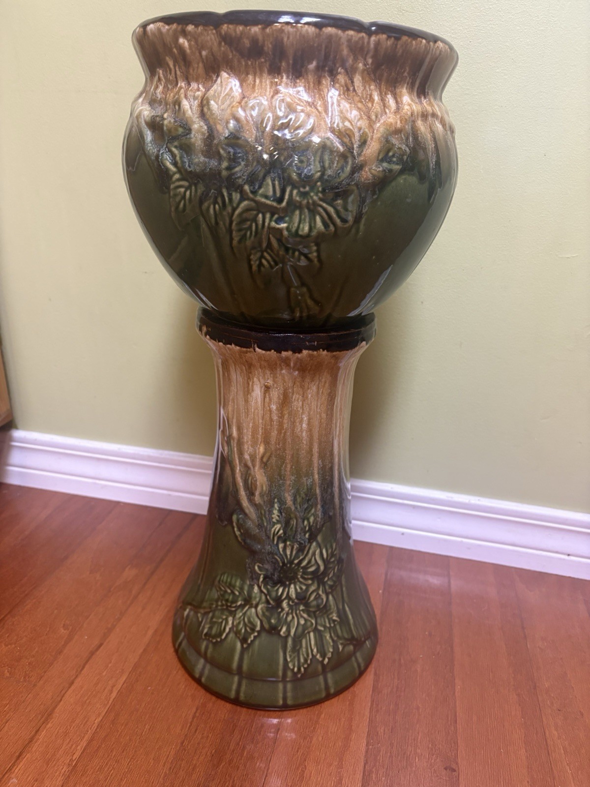 Vintage 40\'s RRP Roseville OH Pottery Jardiniere & Pedestal Pattern #421 Vintage 40\'s RRP Roseville OH Pottery Jardiniere & Pedestal Pattern #421