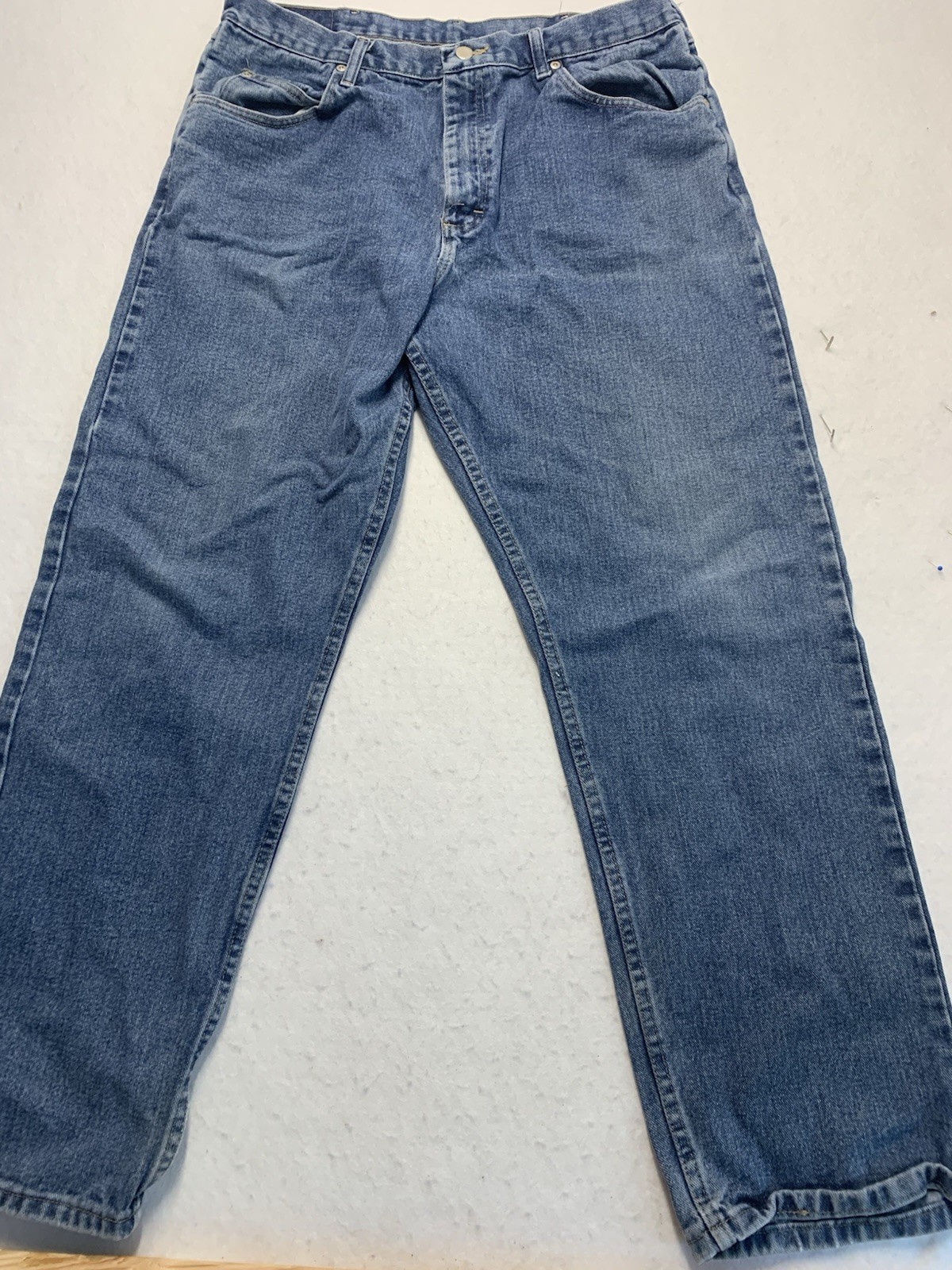 Wrangler Authentic Men’s 38x32 Medium Wash Straight Leg Denim Jeans Wrangler Authentic Men’s 38x32 Medium Wash Straight Leg Denim Jeans