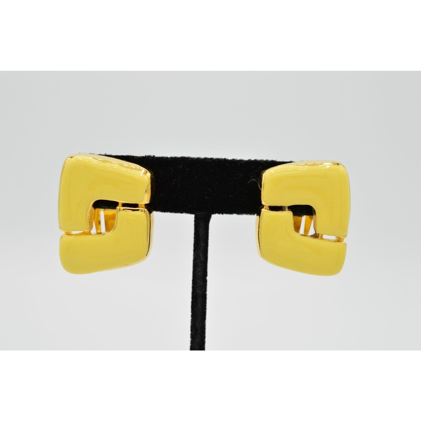 Paolo Gucci Vintage Pastel Yellow Clip On Earrings Enamel Gold Chunky Signed W1