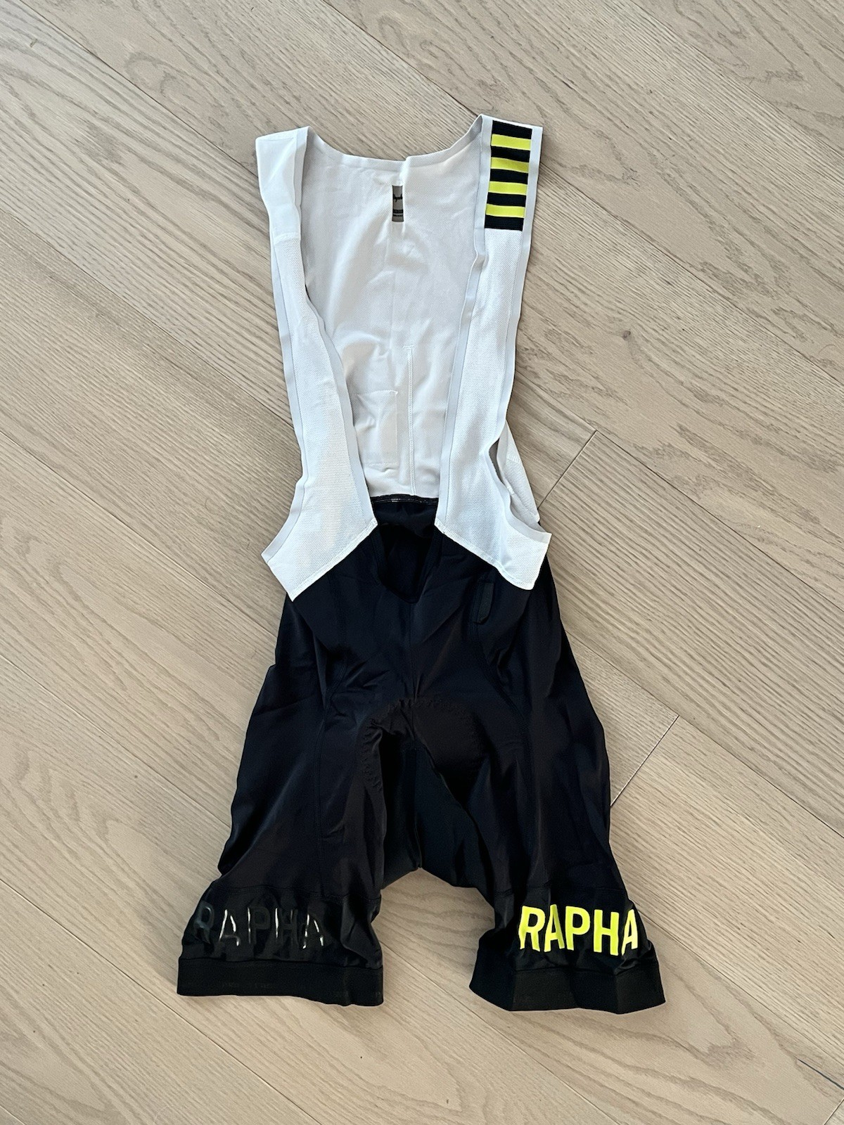 Rapha Men\'s Pro Team Training Bib Shorts Cycling w/ Yellow RARE Medium M Rapha Men\'s Pro Team Training Bib Shorts Cycling w/ Yellow RARE Medium M