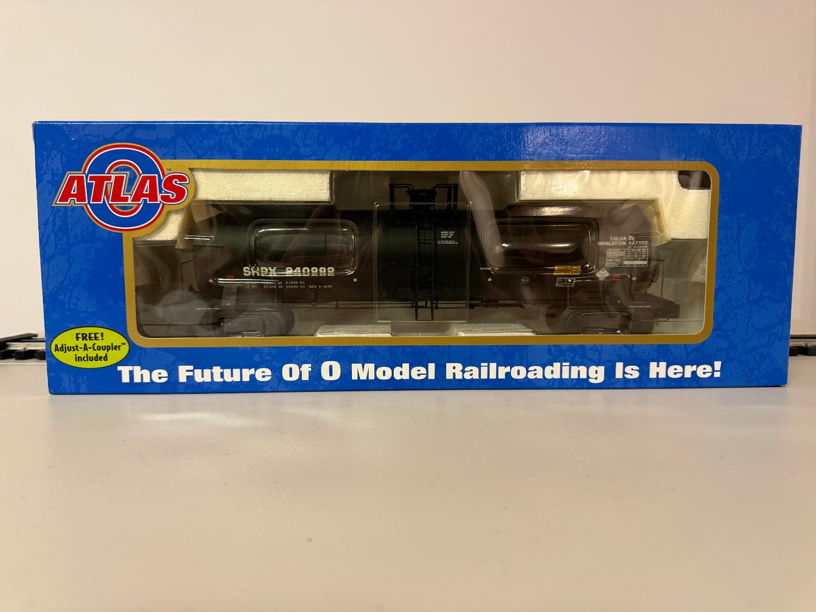 ATLAS O Scale 3-Rail - SHPX (#240282) 17,360 Gallon Tank Car 8260-1