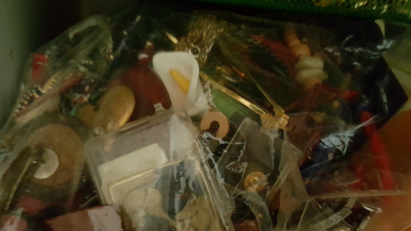 @13 lbs unsearched vintage to now jewelry crafting beads DIY lot @13 lbs unsearched vintage to now jewelry crafting beads DIY lot