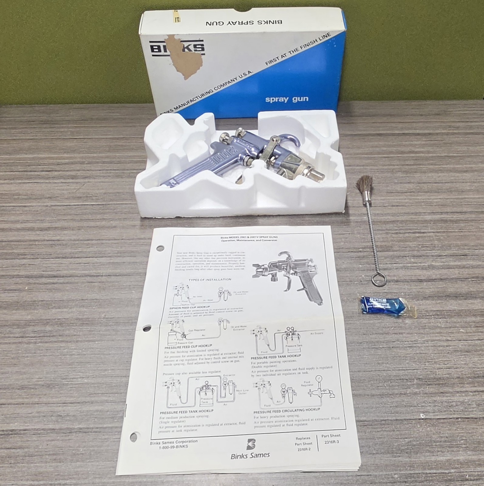Excellent Binks 2001 Spray Gun in Box Vintage - Excellent Binks 2001 Spray Gun in Box Vintage -