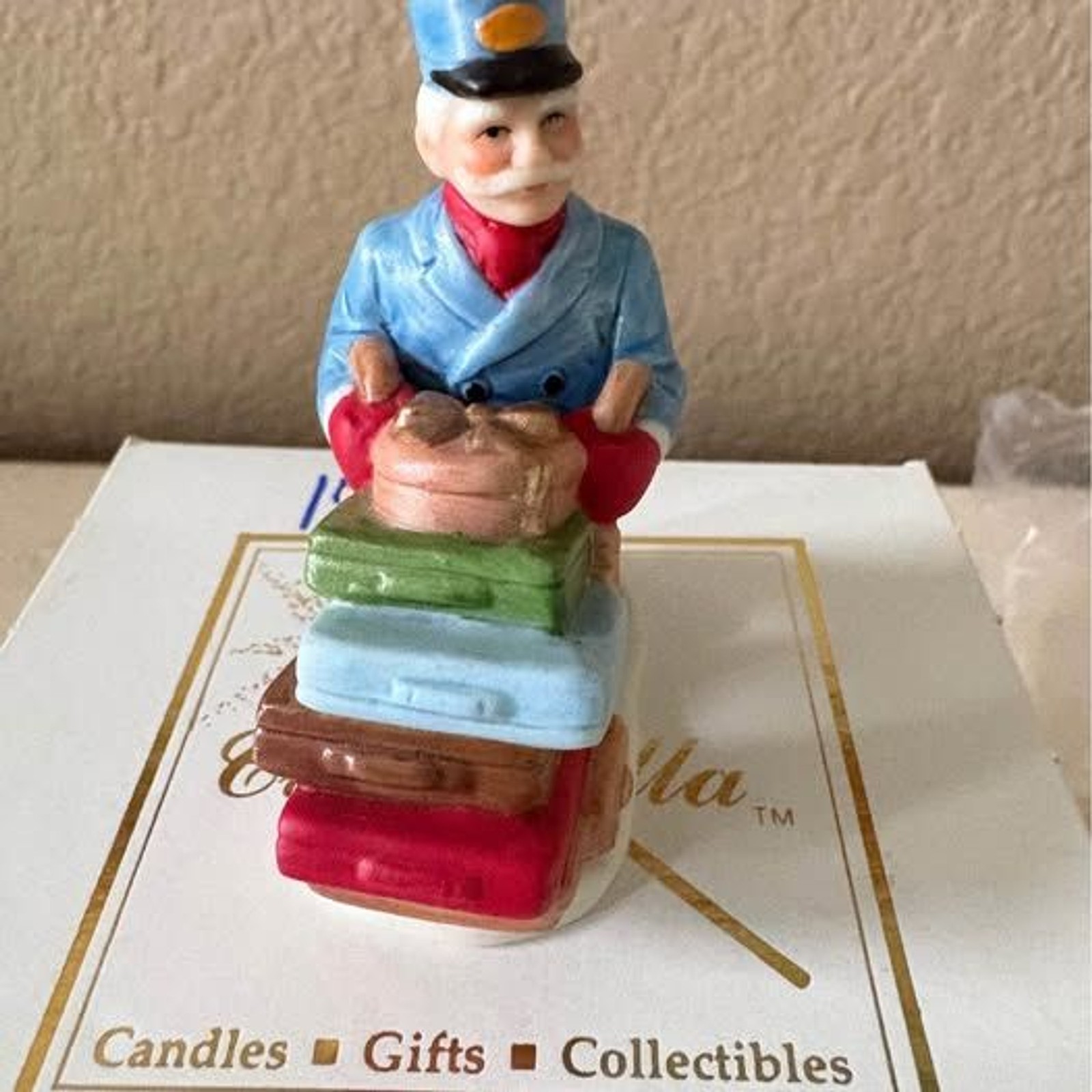 Vintage Jen Carter  Lefton Colonial Village porter station manager (u14-3)
