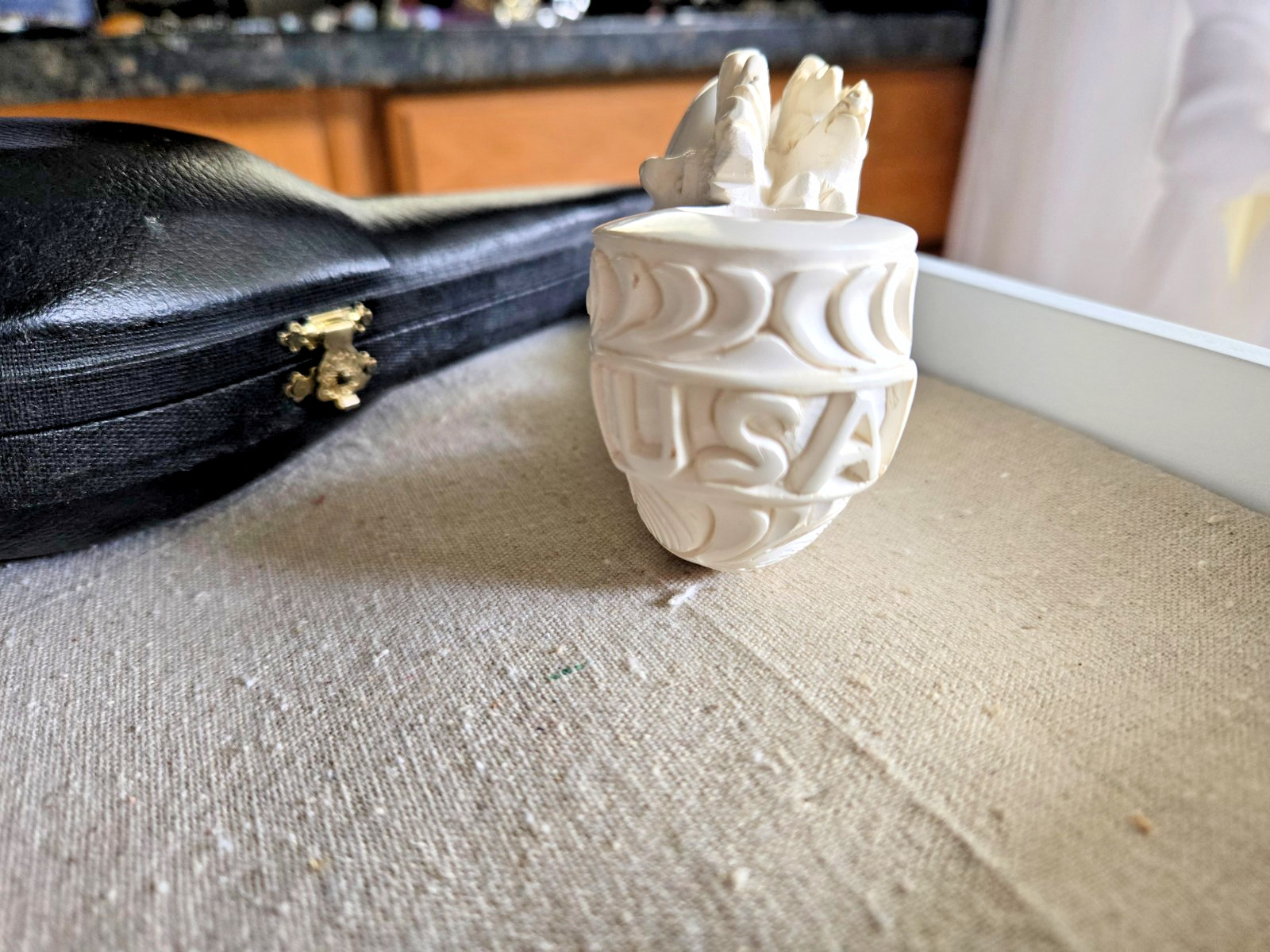 VINTAGE NEVER SMOKED BLOCK MEERSCHAUM PIPE & HARD CASE USA MEERSCHAUM PIPE # 6 VINTAGE NEVER SMOKED BLOCK MEERSCHAUM PIPE & HARD CASE USA MEERSCHAUM PIPE # 6