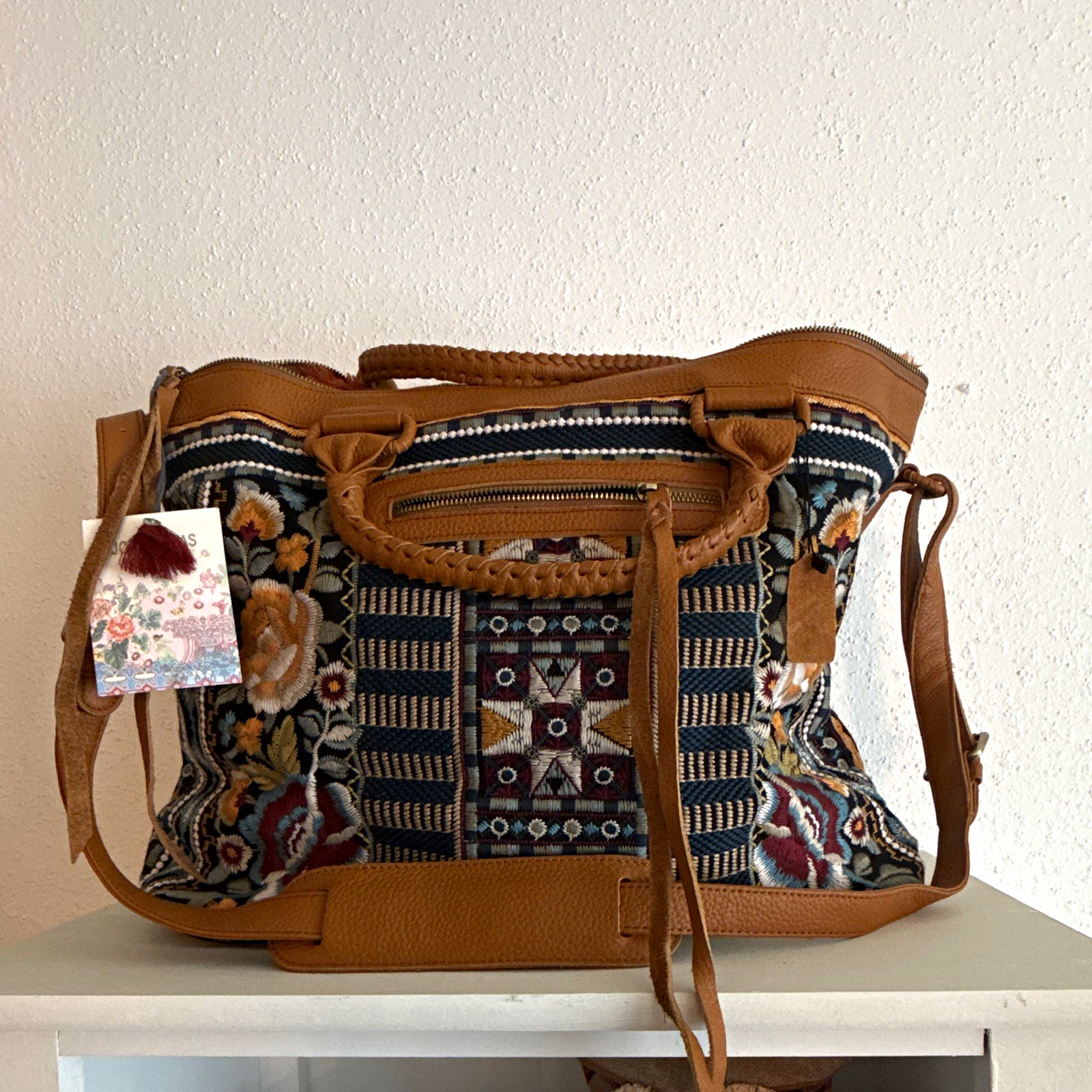 BNWT Johnny Was Women’s Large Floral Embroidered Tote – Zip, Detachable Strap