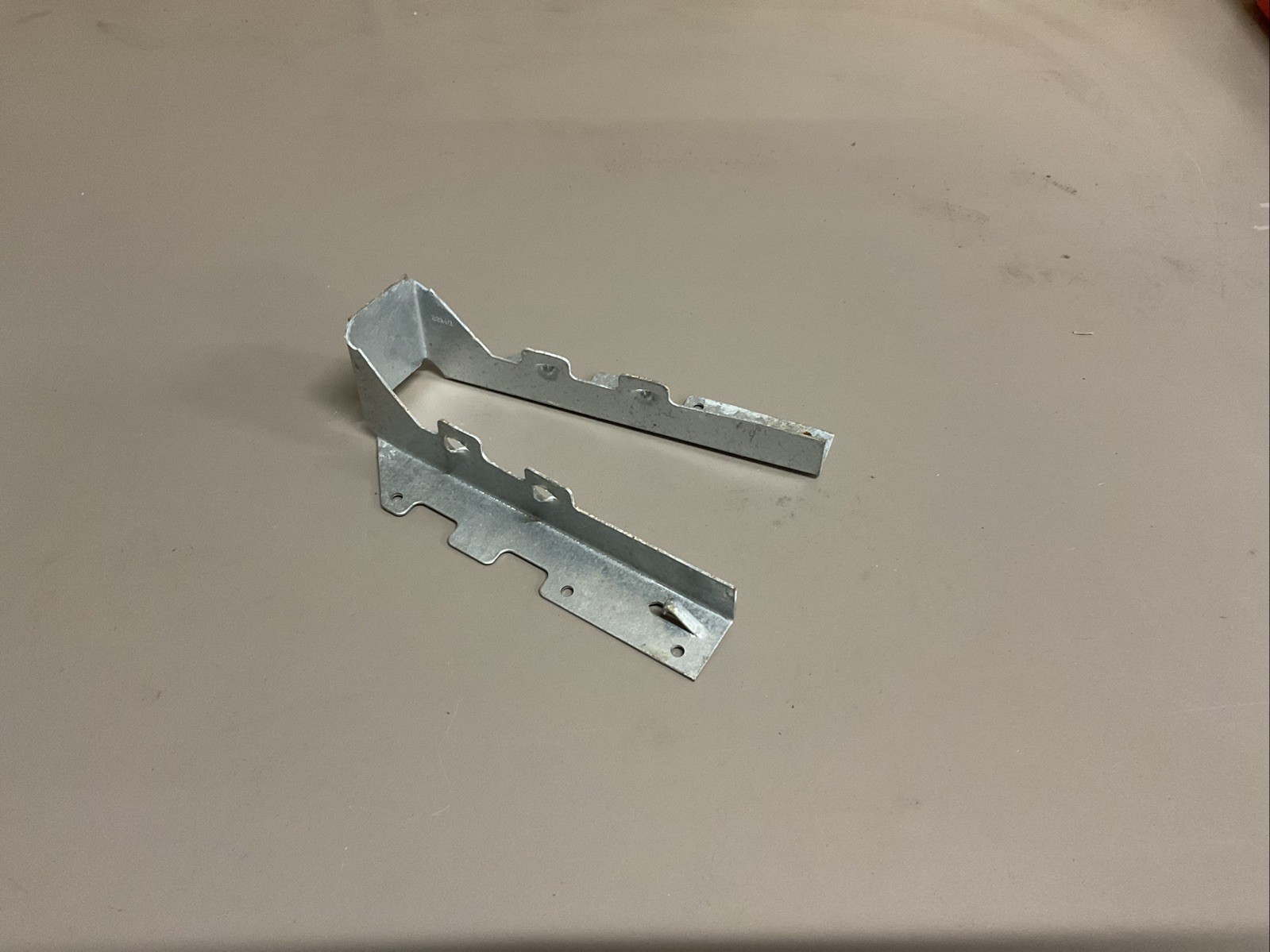 Simpson Strong-Tie LUS28Z Galvanized Face Mount Joist Hanger For 2x8 (25 Pack) Simpson Strong-Tie LUS28Z Galvanized Face Mount Joist Hanger For 2x8 (25 Pack)