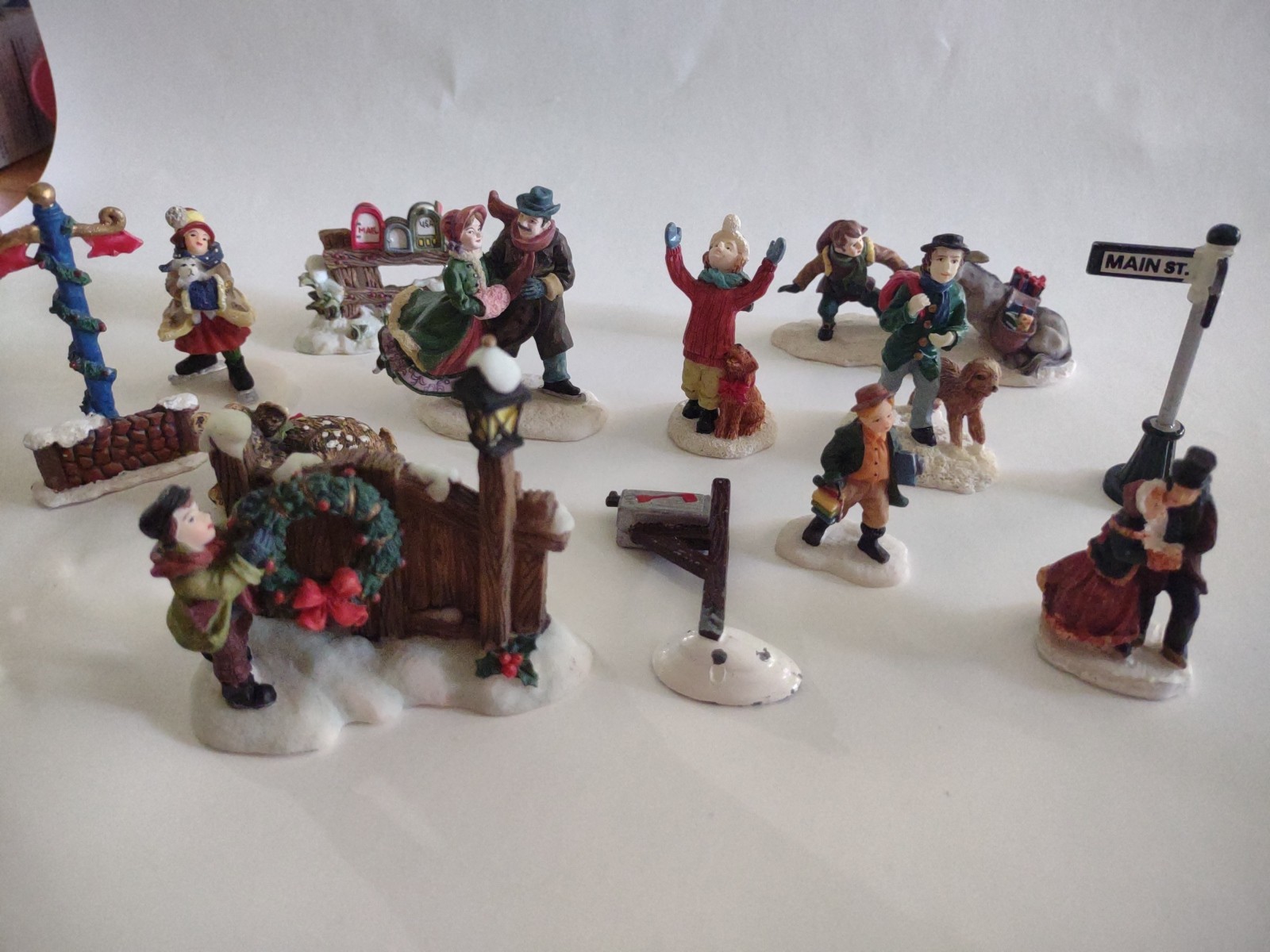 LEMAX FIGURINE LOT OF 12 VINTAGE  1999 VILLAGE CHRISTMAS Mixed Pieces