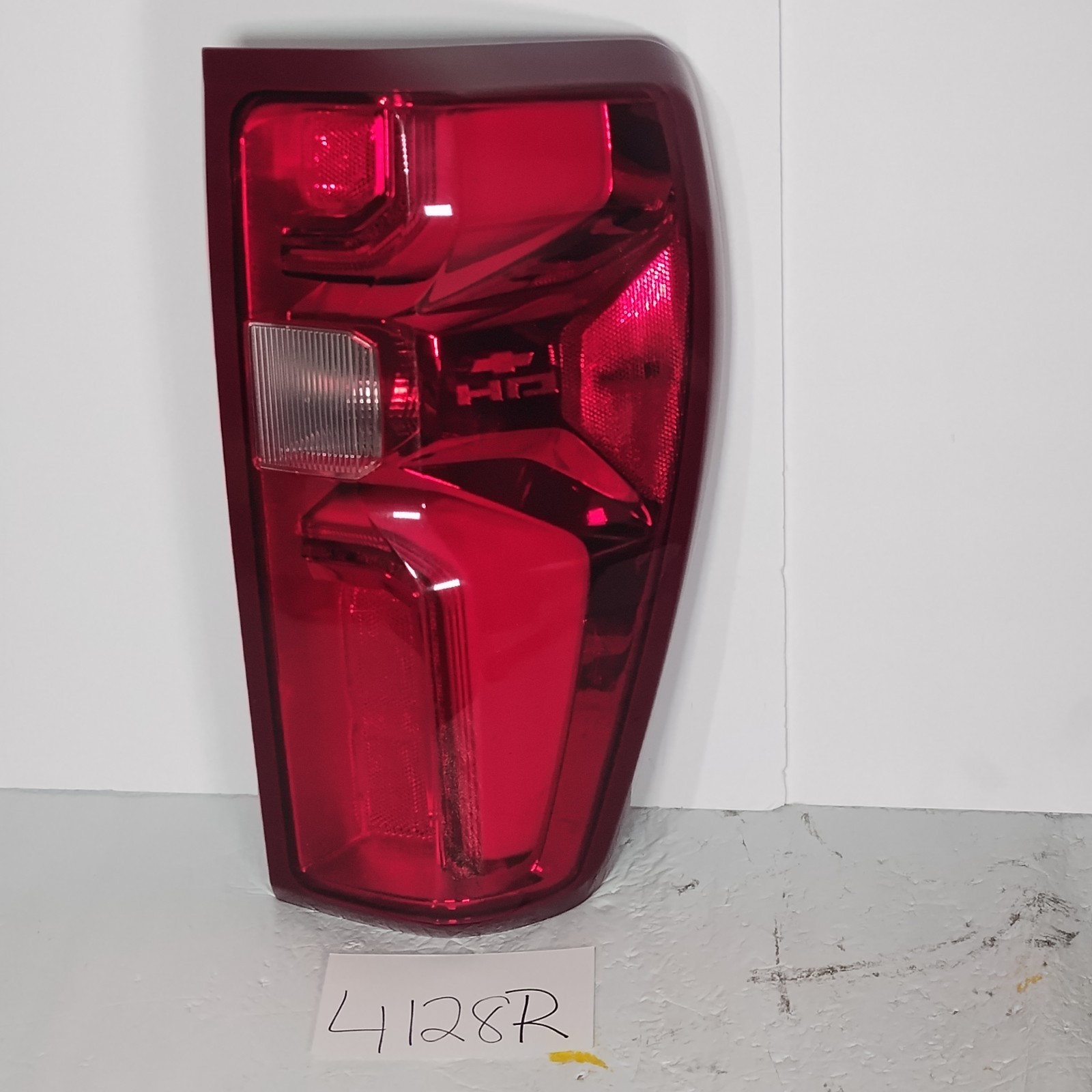 OEM 2020-2025 Chevy Silverado 3500 HD DUALLY Right Tail Light Passenger 85821149