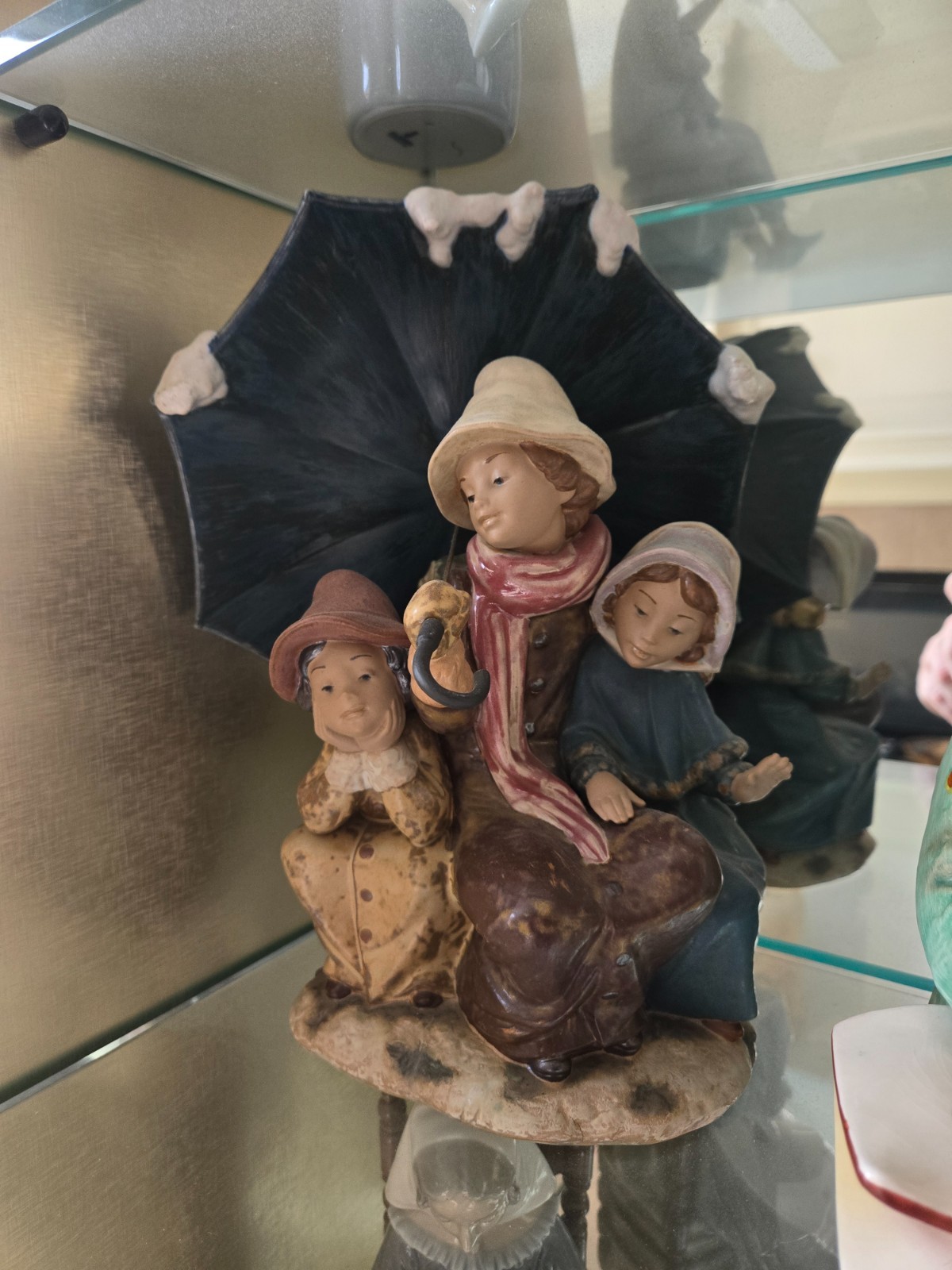VERY NICE Lladro Gres figurine Three Under the Umbrella #3513 aka A Wintry Day