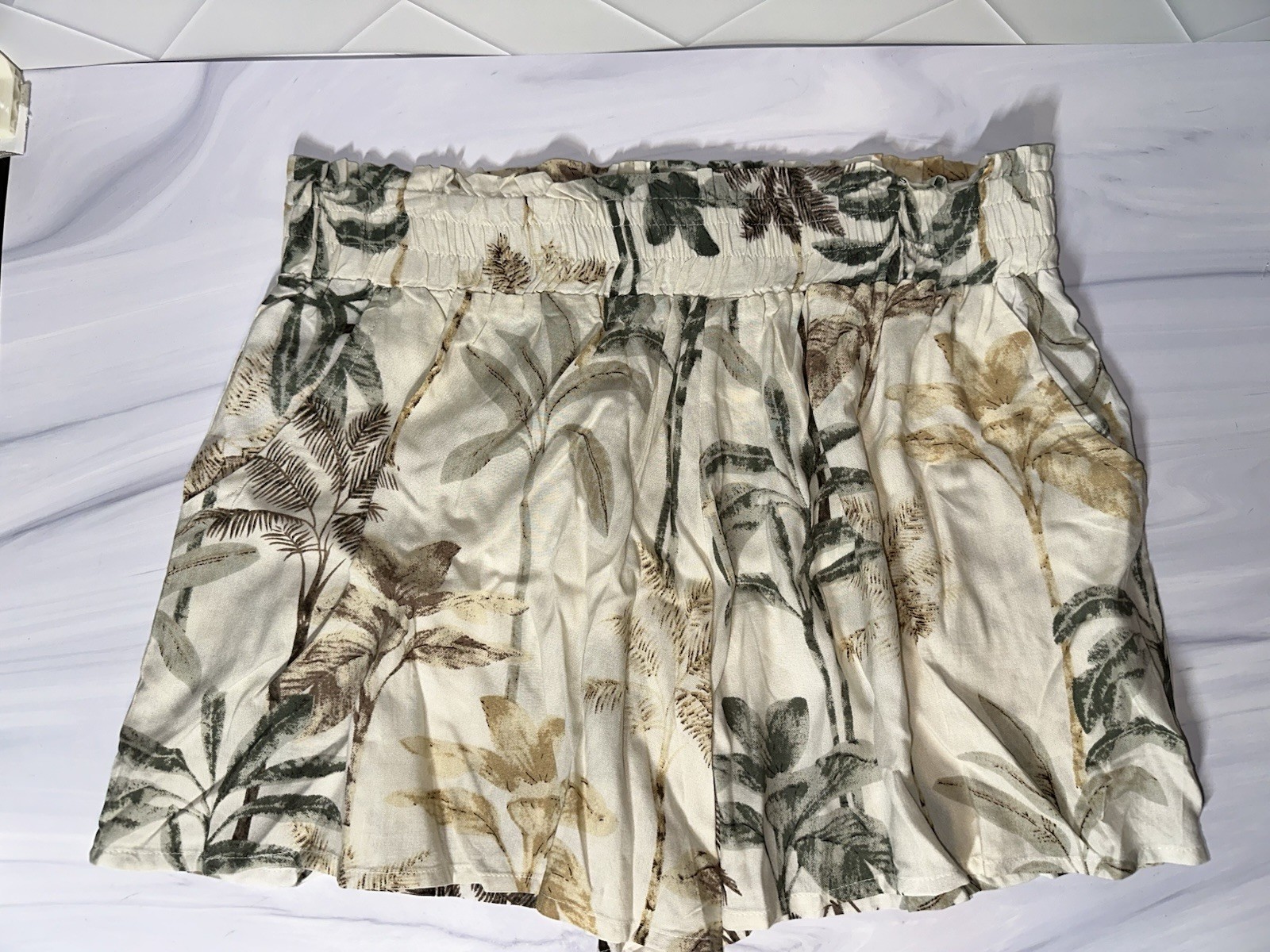 rayaSun Women\'s Beige Tropical Floral Woven Shorts Sz XL Elastic Waist Pockets