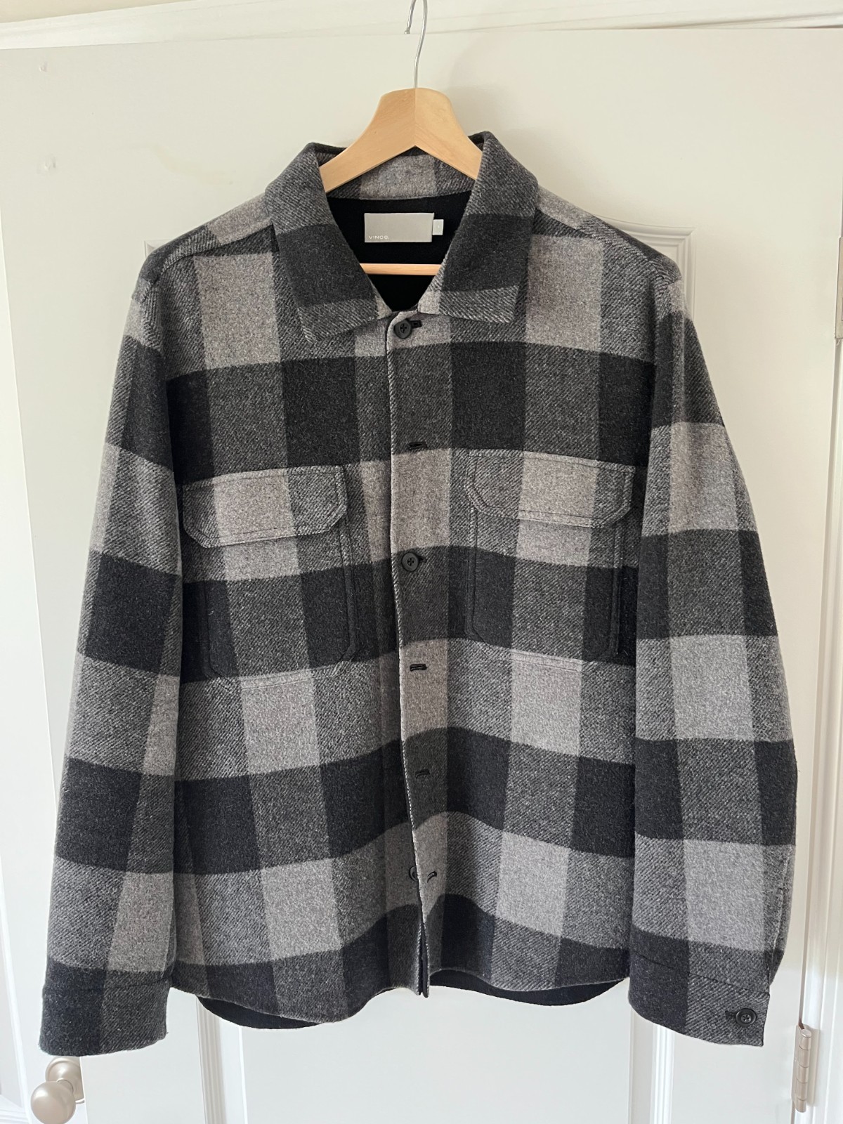 Vince Wool Mens Black and Gray Checkered Plaid Overshirt Size Large Vince Wool Mens Black and Gray Checkered Plaid Overshirt Size Large