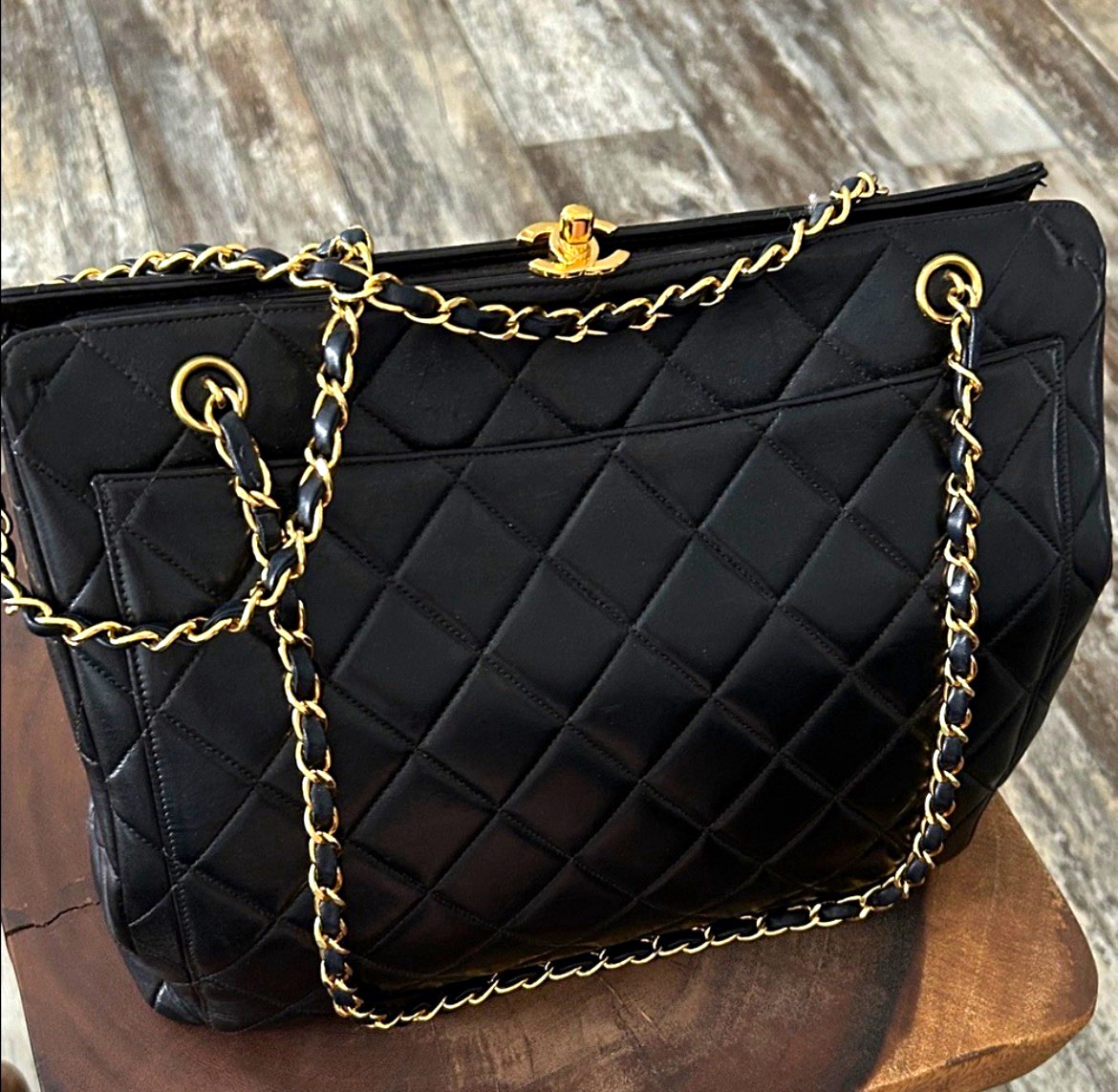 Chanel luxury vintage French purse shoulder bag.