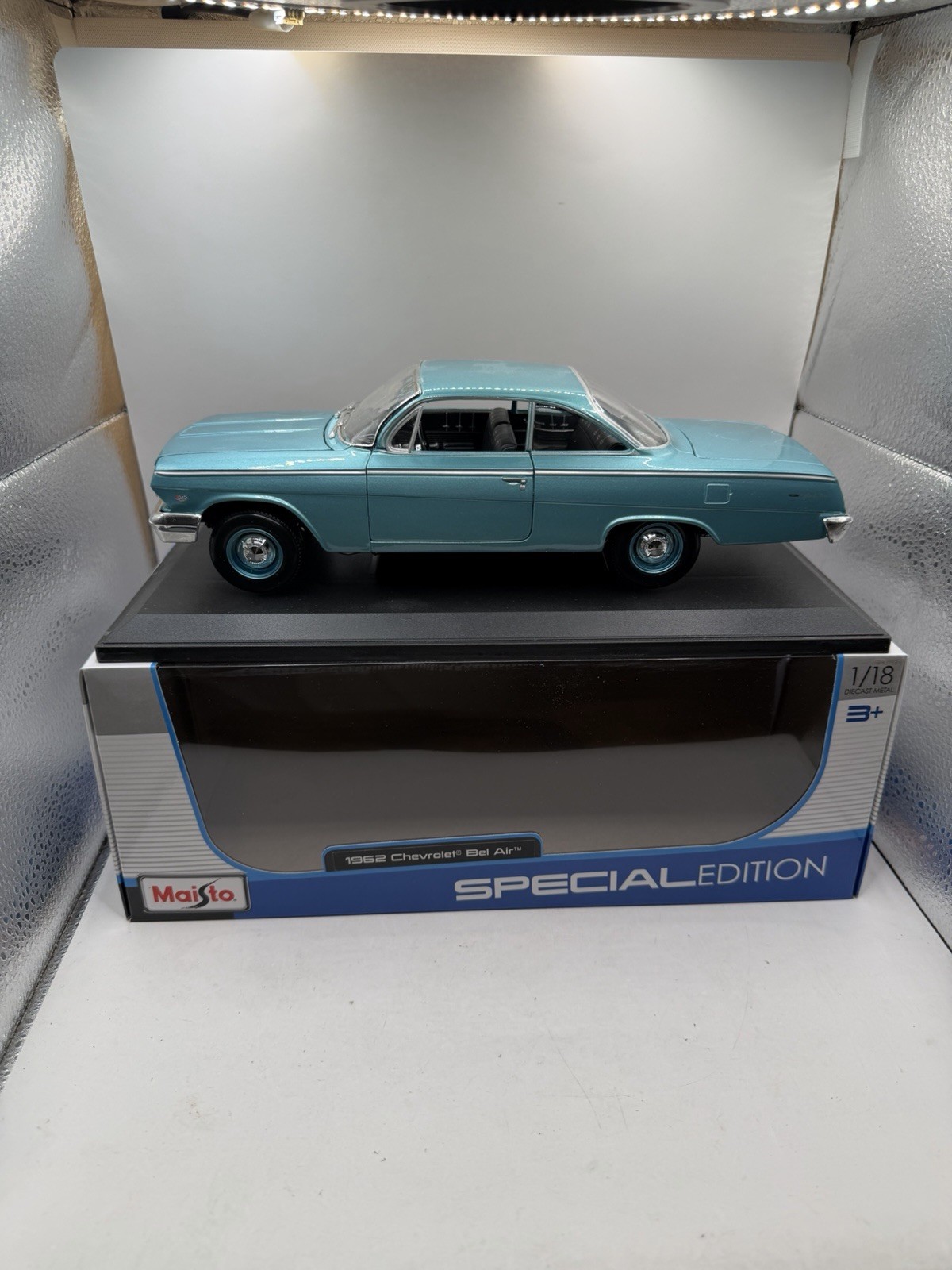 Maisto Special Edition 1962 Chevrolet Bel Air Hardtop Blue 1:18 Diecast MINT