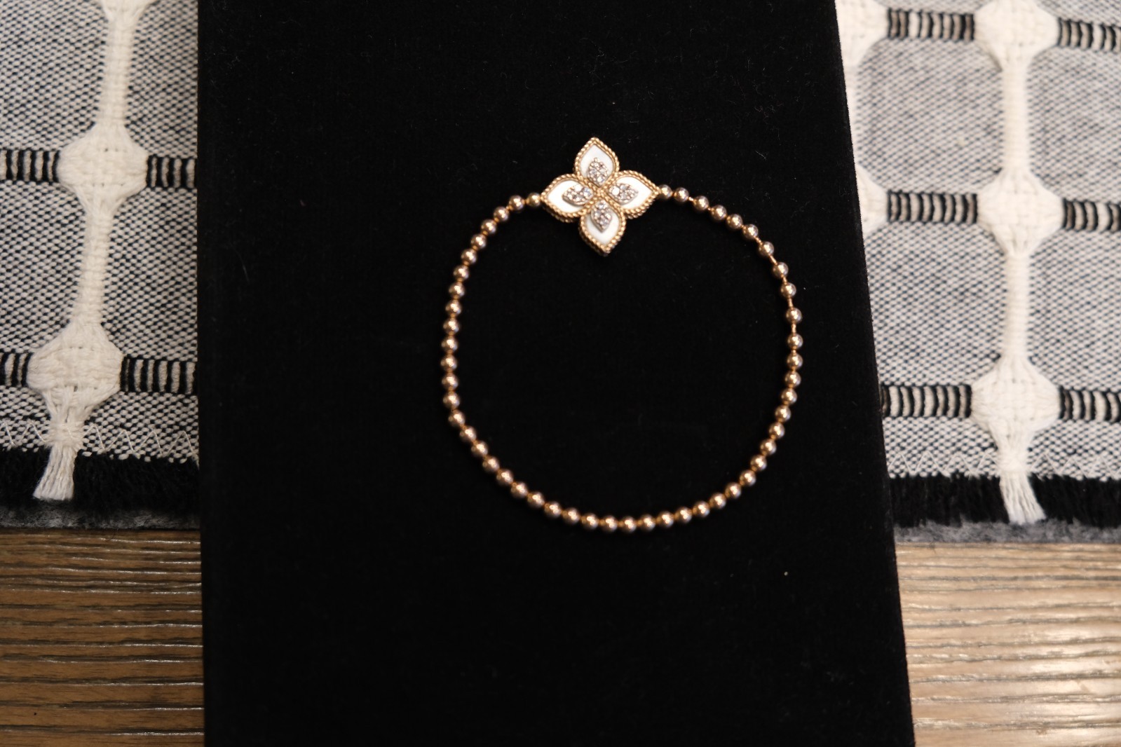 Roberto Coin 18k yellow gold beaded stretch bracelet princess diamond MOP Roberto Coin 18k yellow gold beaded stretch bracelet princess diamond MOP