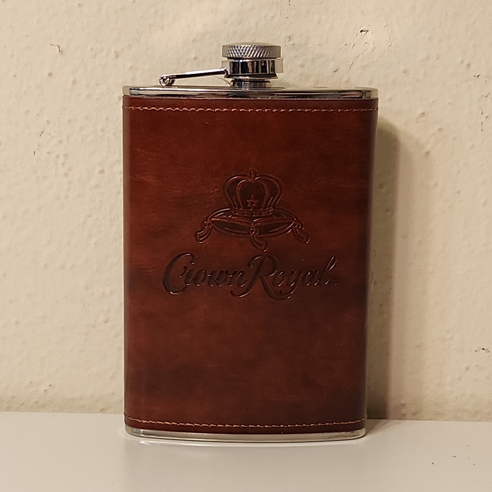 Crown Royal Whisky Limited Ed Signature Leather Flask New 8 oz. Stainless Steel Crown Royal Whisky Limited Ed Signature Leather Flask New 8 oz. Stainless Steel