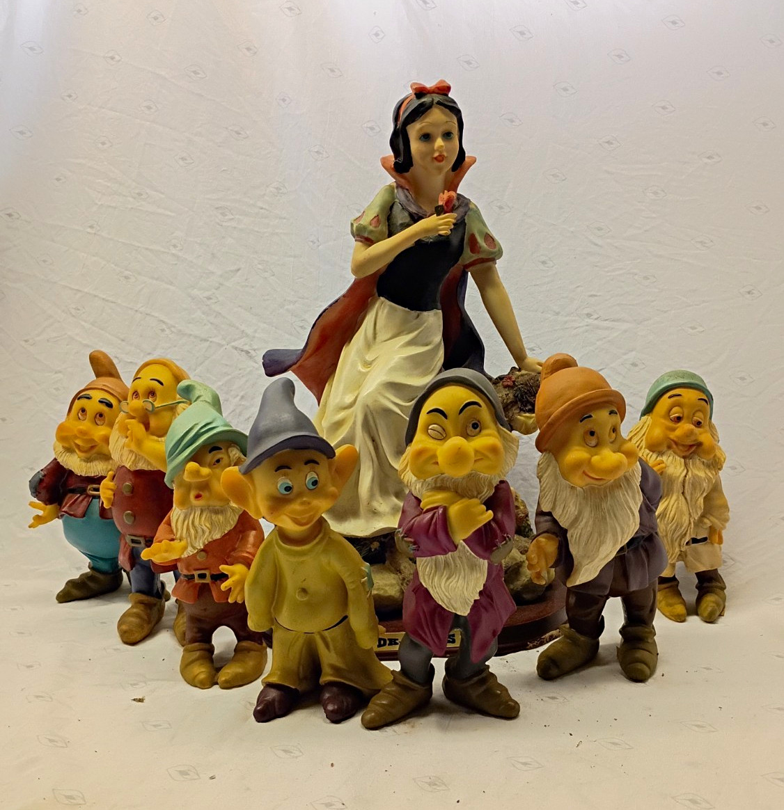 Disney Snow White Seven Dwarfs Figurine Set Lot 6 Disney Snow White Seven Dwarfs Figurine Set Lot 6