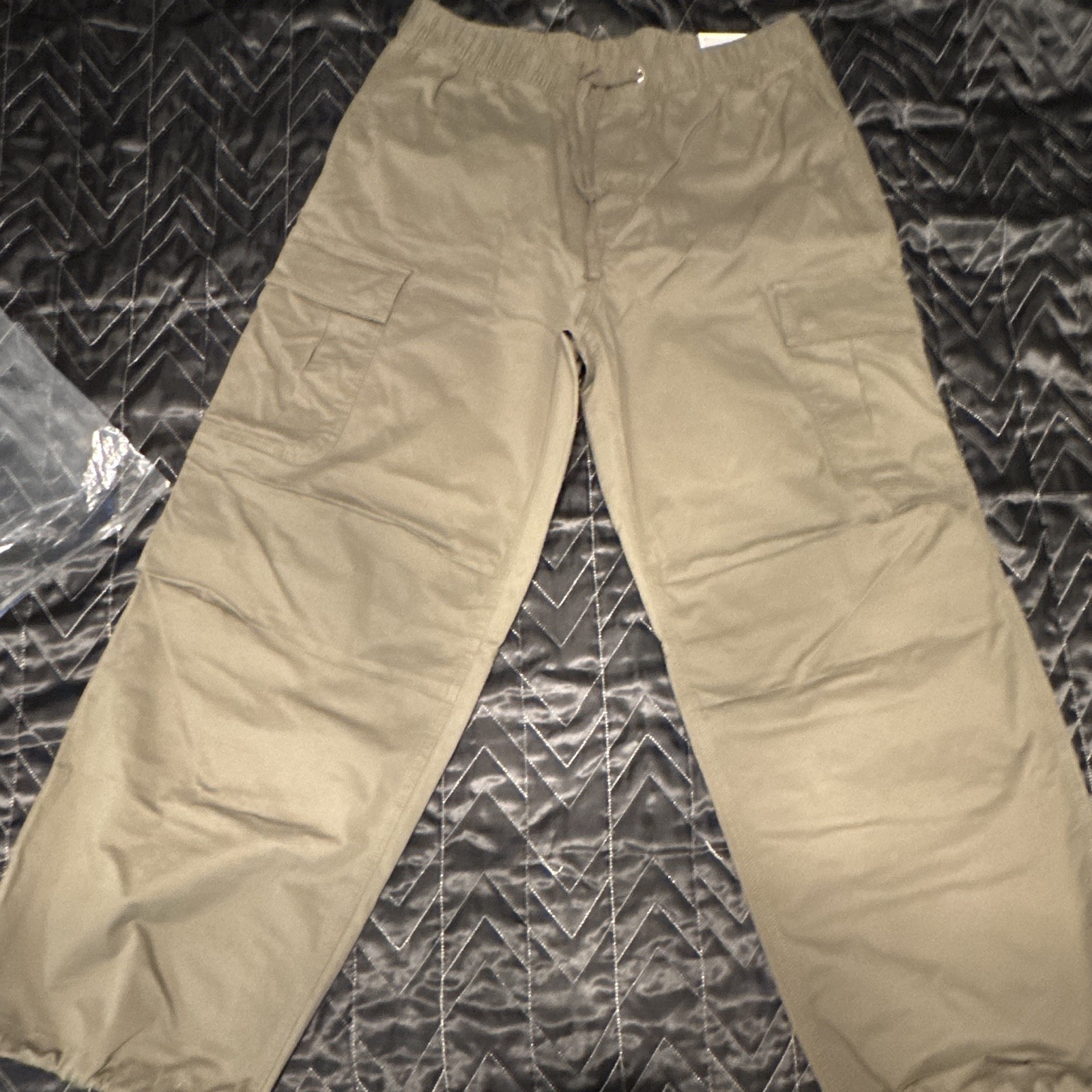 H&M Men\'s Loose Fit Elastic Waist Parachute Cargo Pants Solid Green Size L