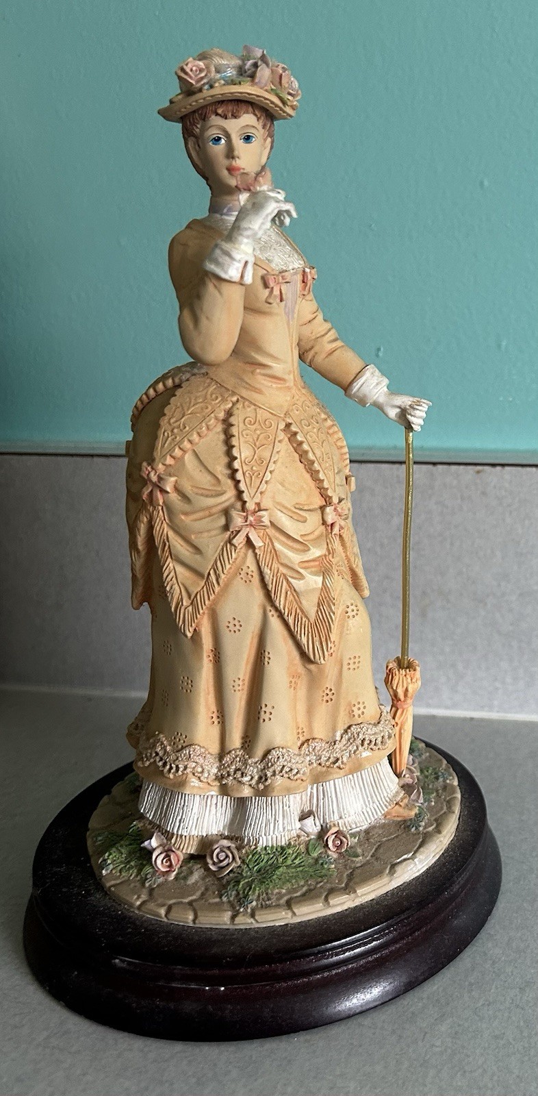 Victorian Lady Figurine Statue Victorian Lady Figurine Statue