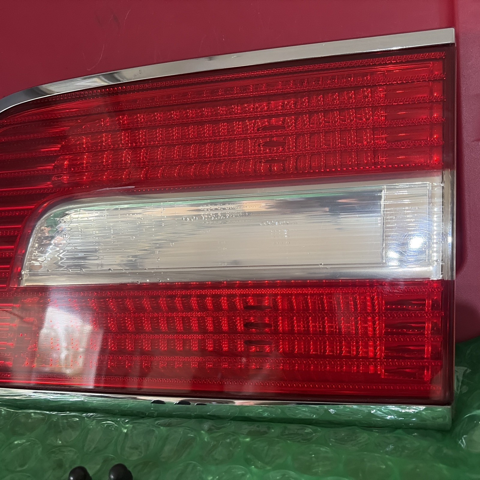 OEM 2007-2014 Lincoln Navigator Rear Right Passenger Side Inner Trunk Taillight OEM 2007-2014 Lincoln Navigator Rear Right Passenger Side Inner Trunk Taillight