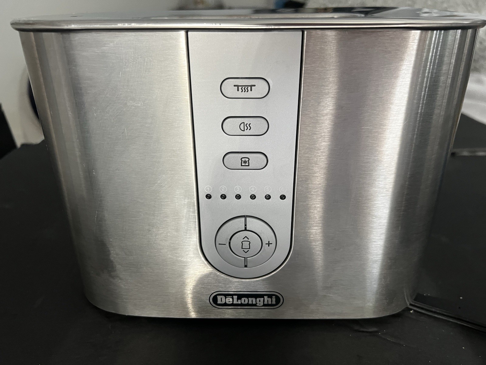 DeLonghi DTT720 Stainless Steel 2-Slice Toaster 800W 120V Defrost, 6-Setting