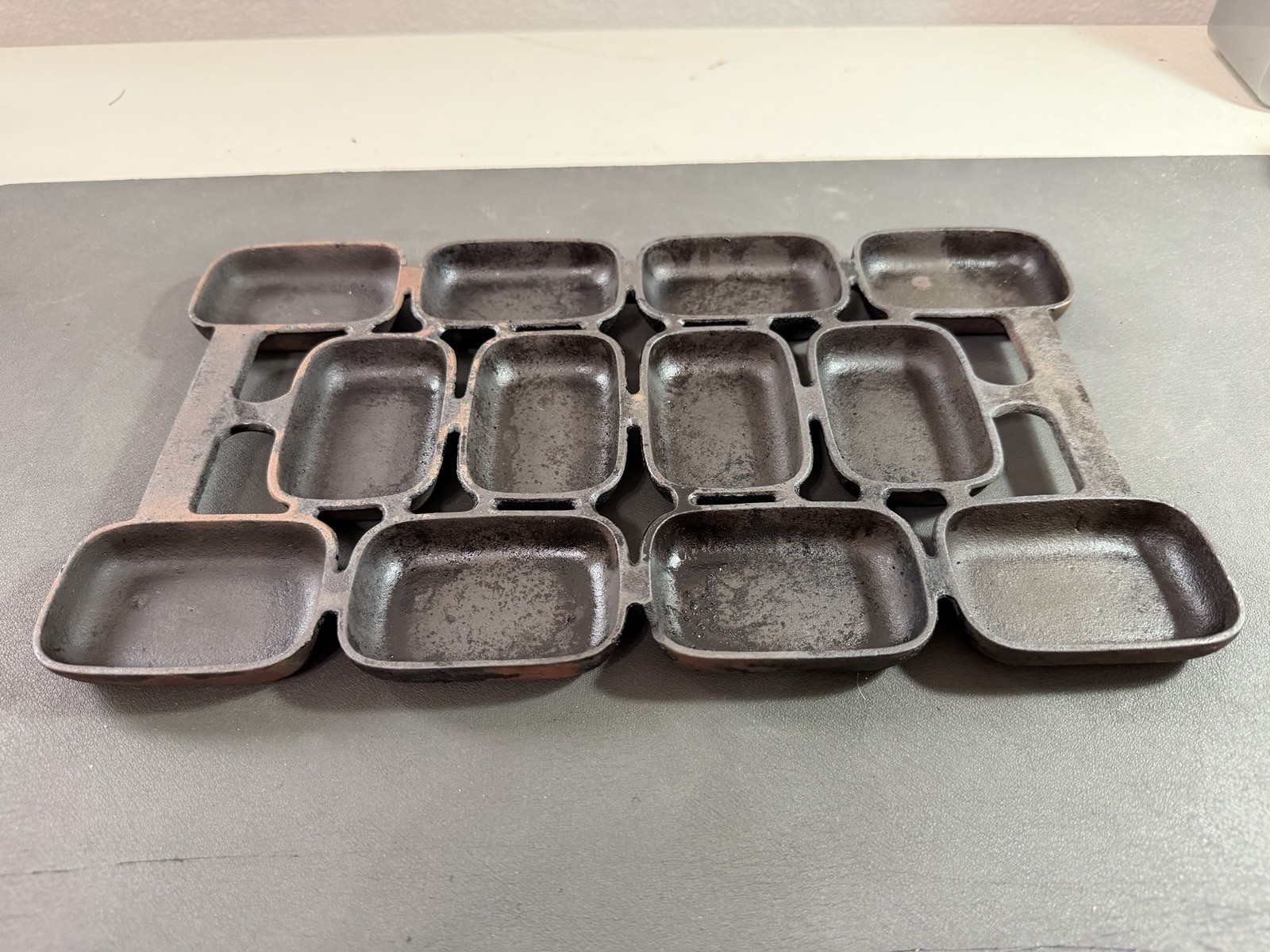 Vintage Cast Iron Gem Muffin Pan - Griswold No 6 (?)
