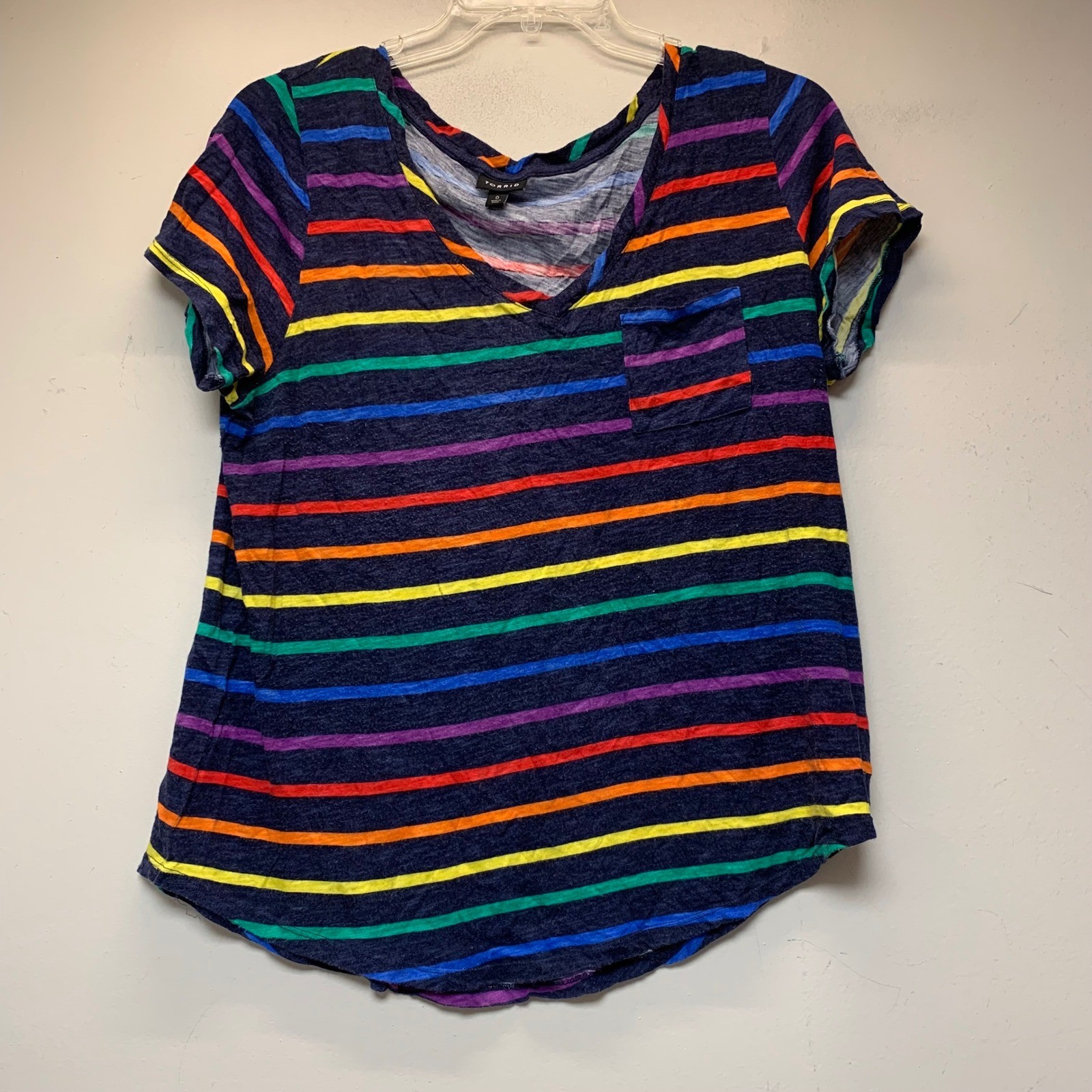 Torrid Rainbow Striped V-Neck Tee Womens 0 Navy Blue Excellent Pocket T-Shirt