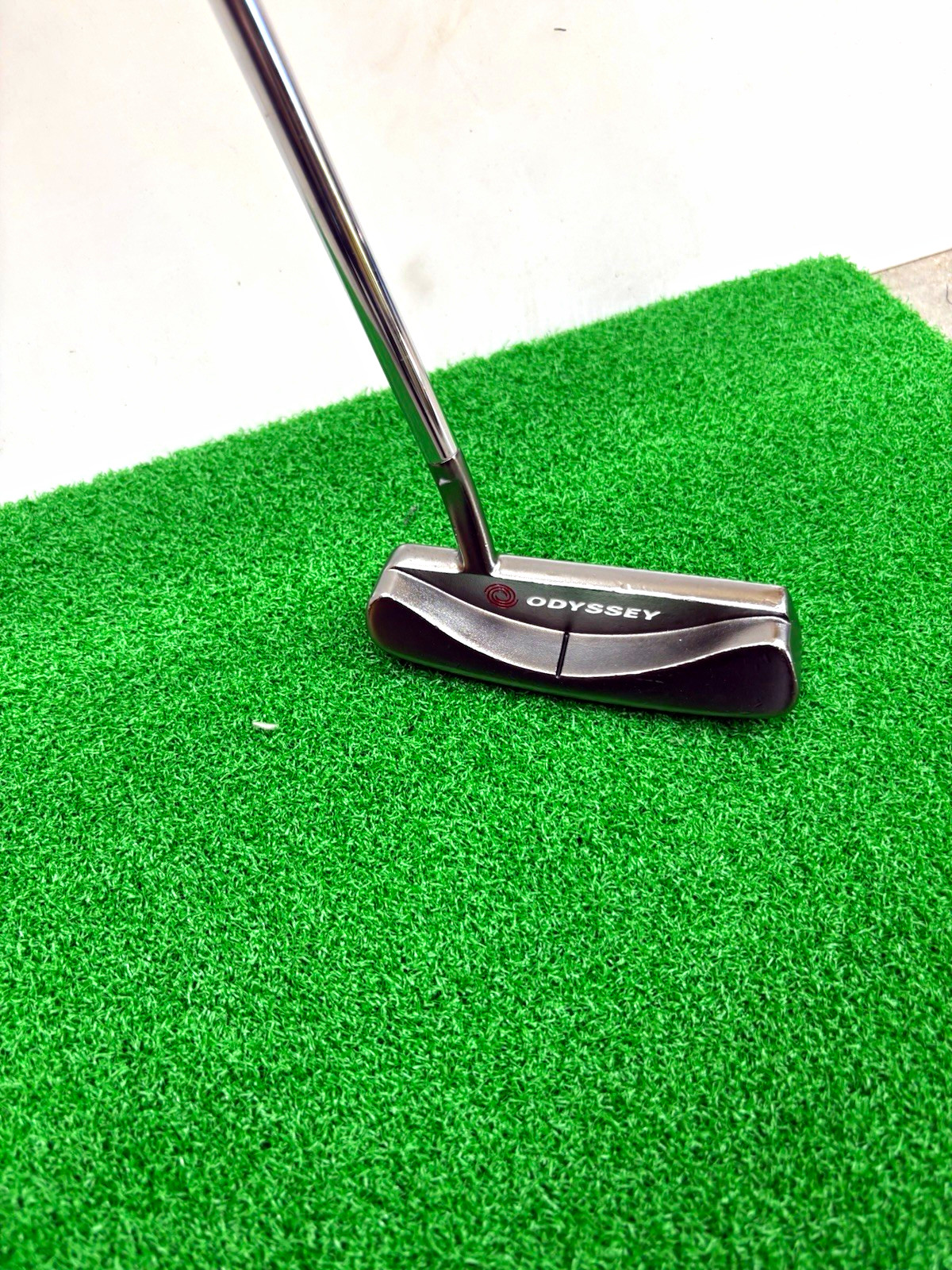 Odyssey White Ice 2 Putter RH with Winn Grip. Comes with Odyssey Head Cover.