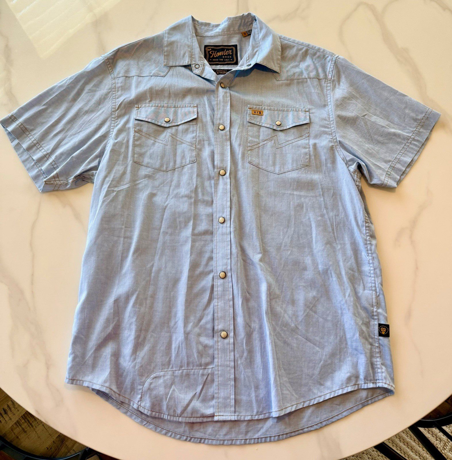 Howler Bros Men\'s M Regular Short Sleeve Solid Blue Snap Button-Up Shirt Pockets Howler Bros Men\'s M Regular Short Sleeve Solid Blue Snap Button-Up Shirt Pockets