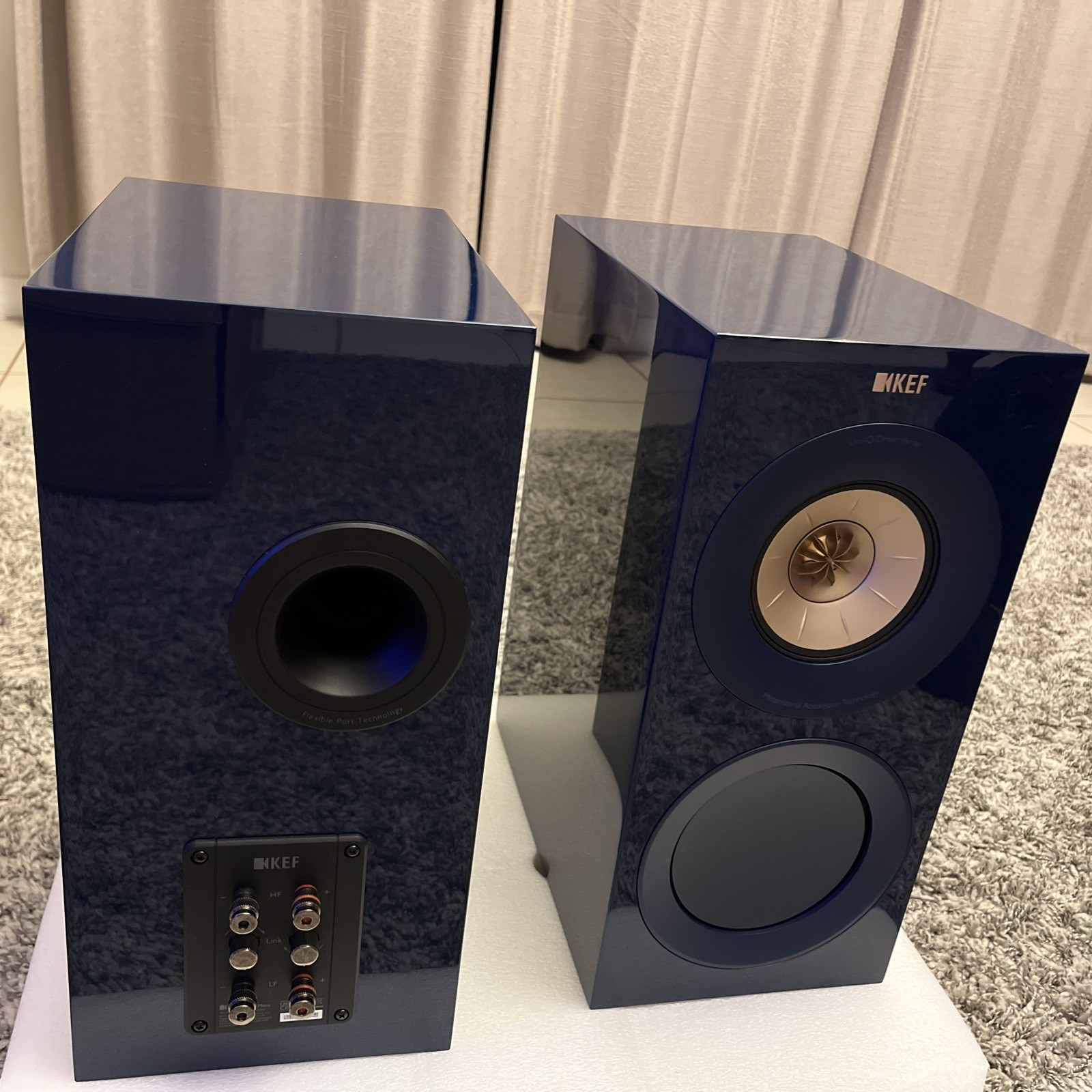 KEF - R3 Meta Bookshelf Indigo gloss blue speakers mint condition pair KEF - R3 Meta Bookshelf Indigo gloss blue speakers mint condition pair