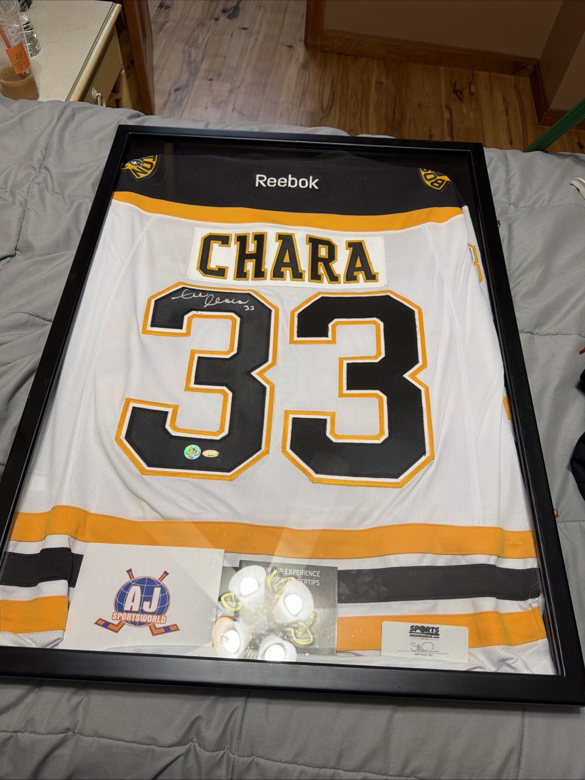 zdeno chara signed jersey reebok large. aj sports world authentication