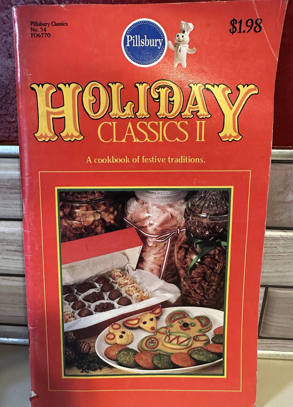 Vintage 1983 Pillsbury Classics Cookbook #34 booklet Festive Tradition Recipes Vintage 1983 Pillsbury Classics Cookbook #34 booklet Festive Tradition Recipes