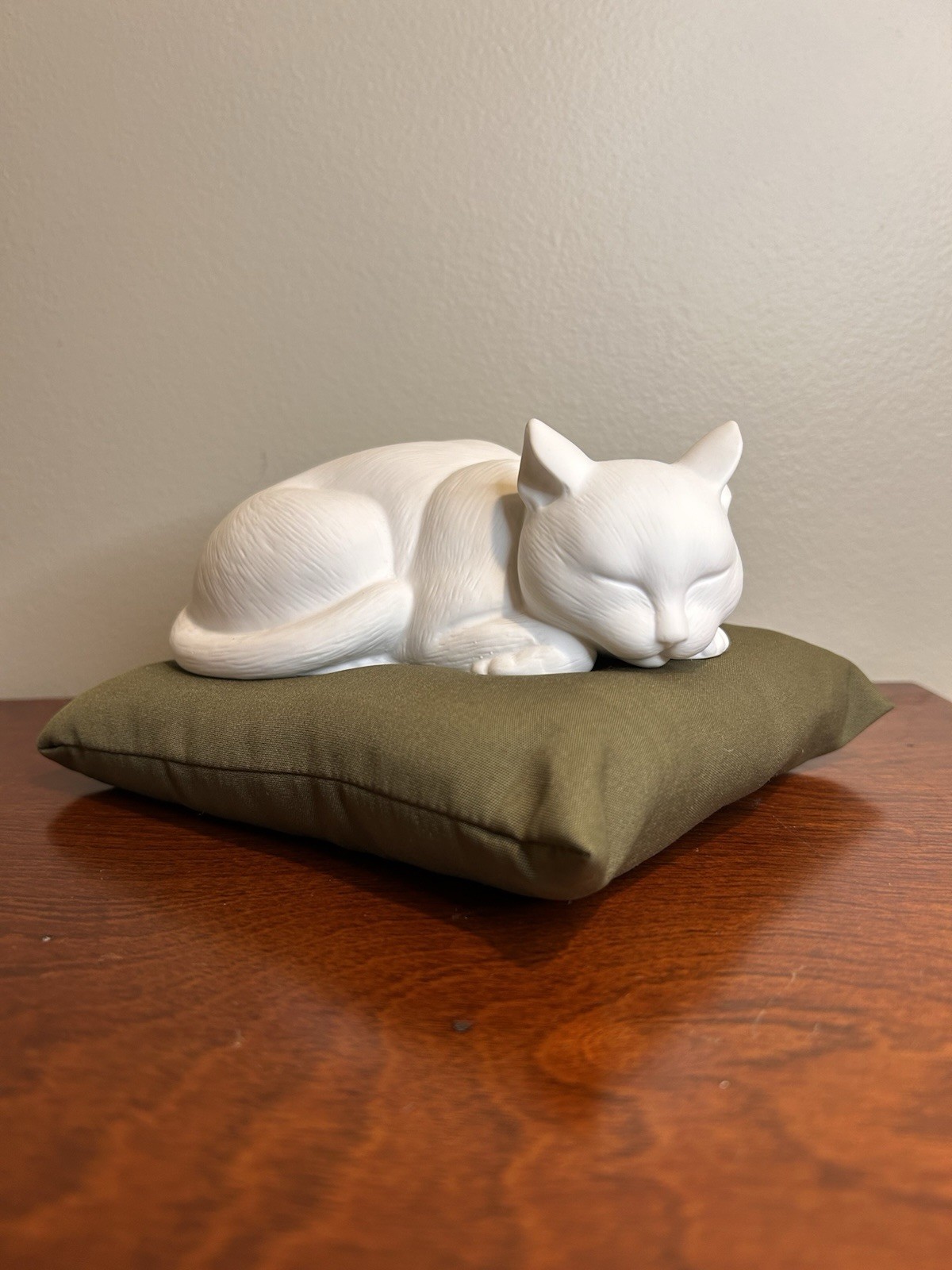 Goebel Claude Monet Sleeping Cat Figurine White Porcelain Giverny 2023
