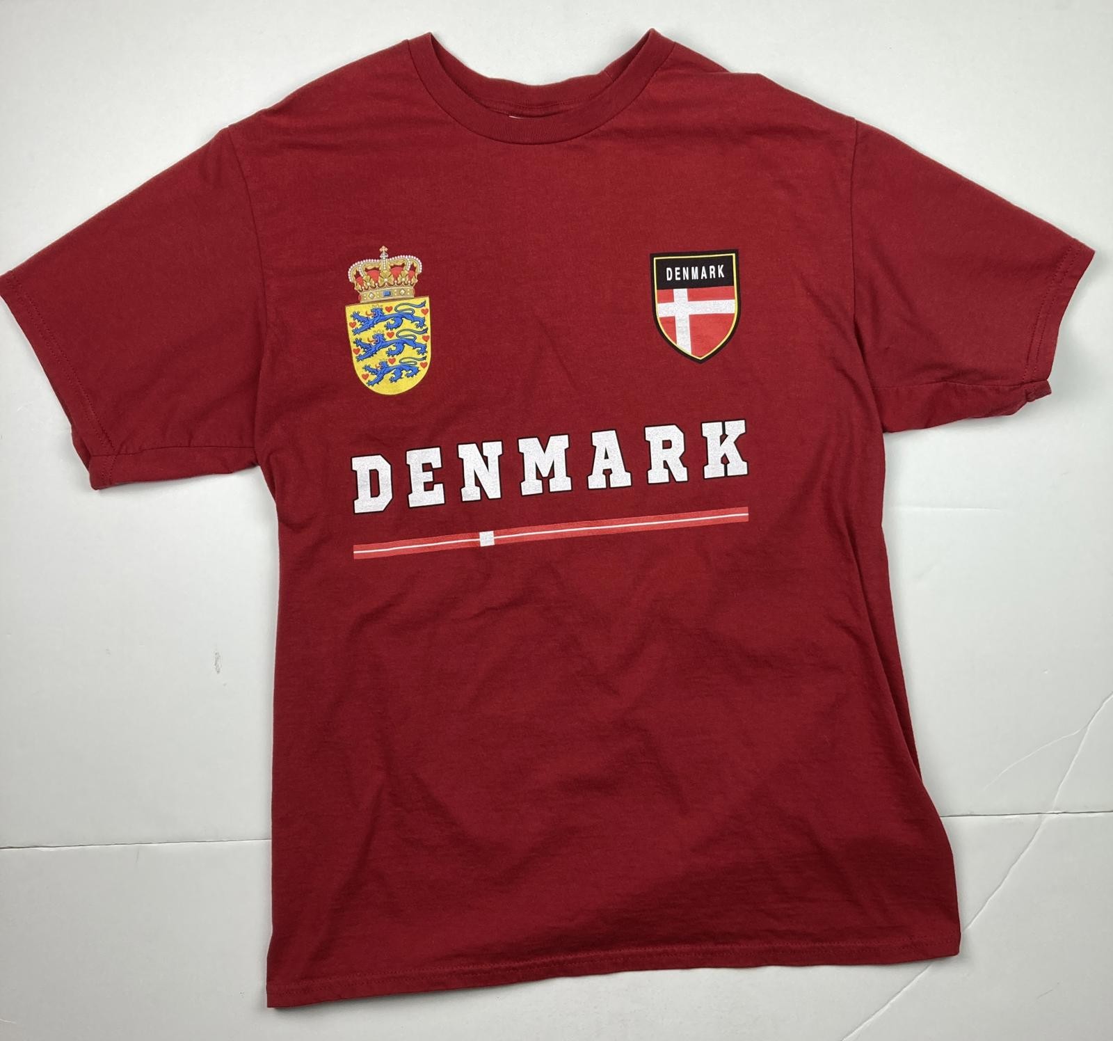 Port & Company Denmark National Flag Crest Red T-Shirt Men’s Medium 100% Cotton 