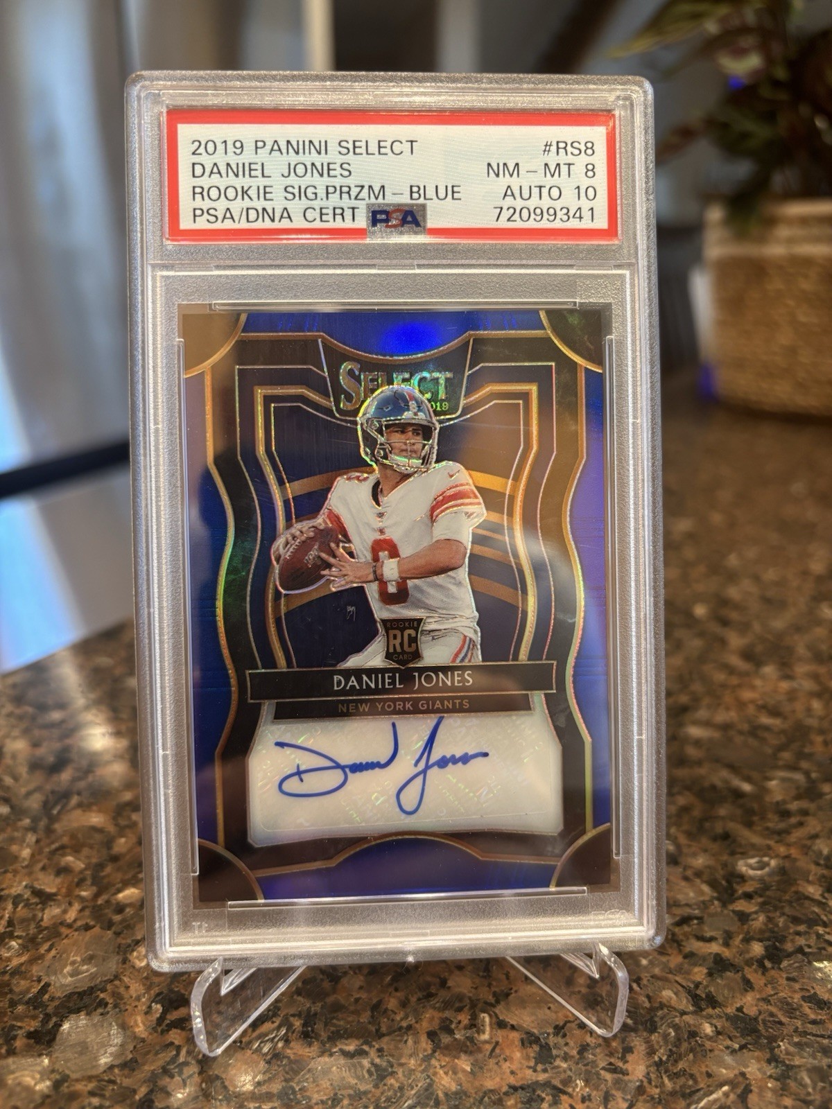 2019 Select Daniel Jones Rookie Signature Prizm Blue /99 PSA 8 2019 Select Daniel Jones Rookie Signature Prizm Blue /99 PSA 8