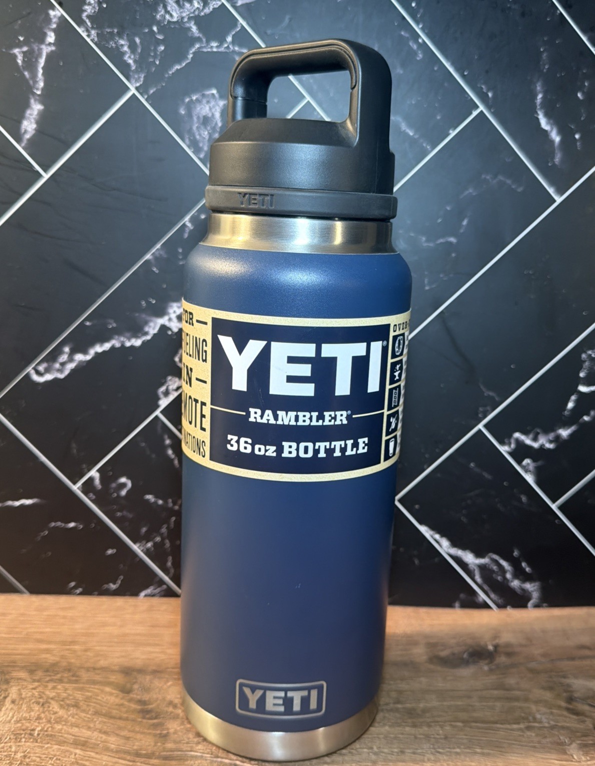 YETI Rambler 36 oz Vacuum Insulated Stainless Steel Water Bottle Chug Cap Navy