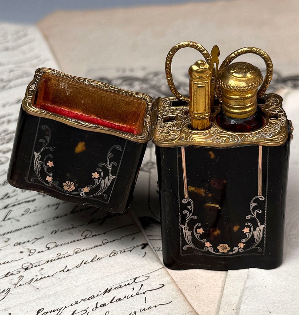 French 18th to early 19th Century Sewing Etui, Nécessaire, Palais Royal 18k Gold