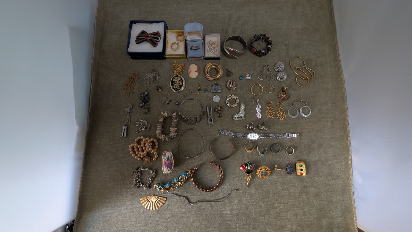 Lot of 55+ Vintage MCM Fashion Jewelery USA Italy and Unknow