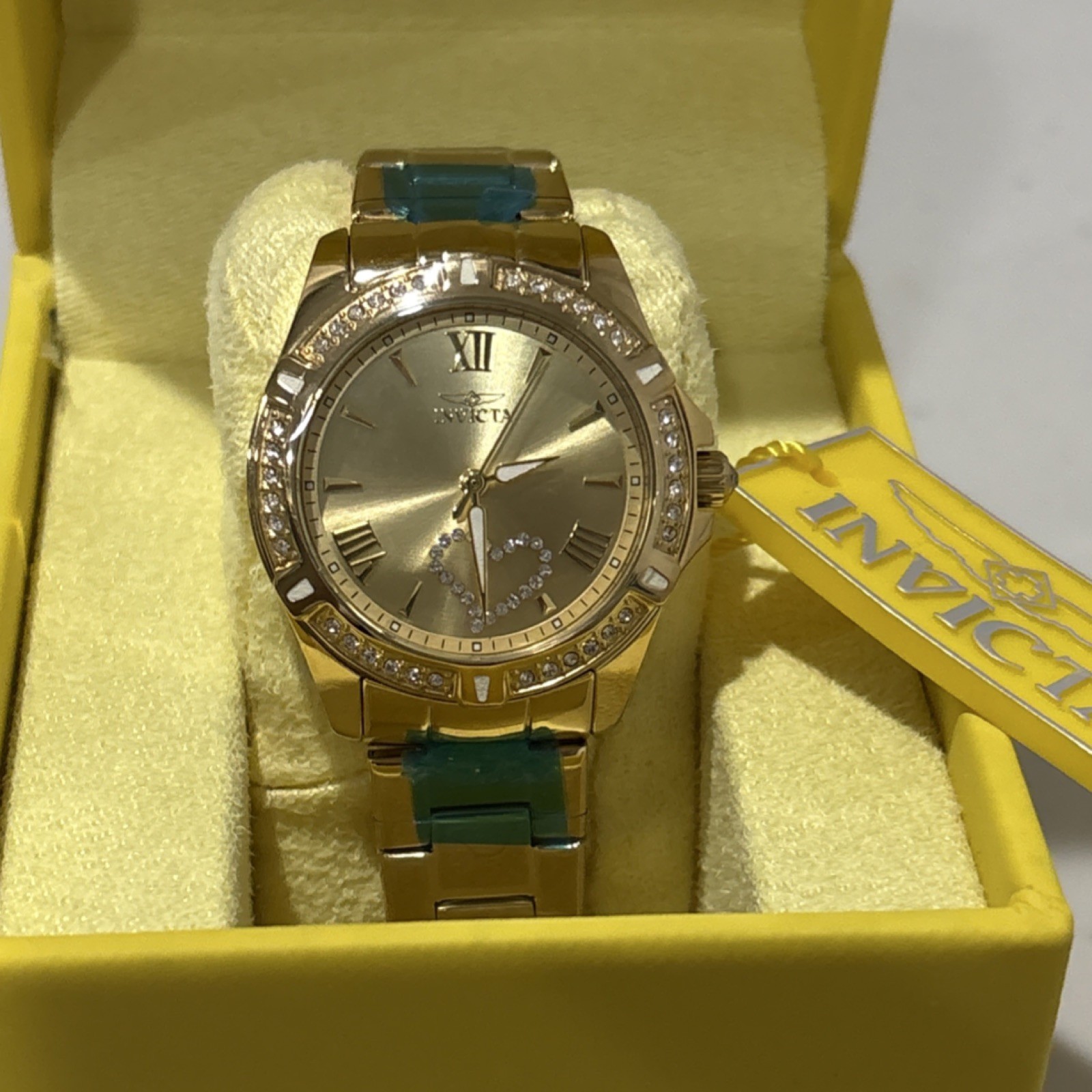 Invicta Women's Gold-Tone Diamond Accent Heart Analog Wristwatch Invicta Women's Gold-Tone Diamond Accent Heart Analog Wristwatch