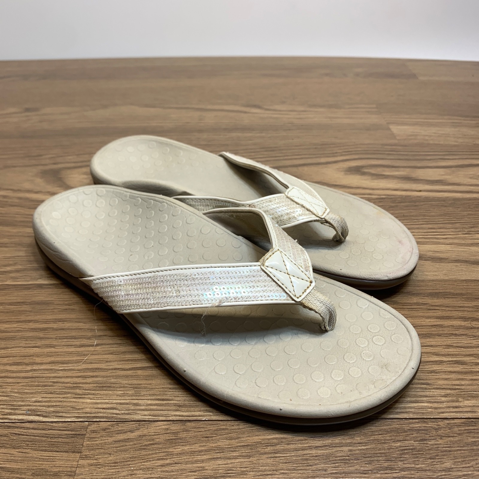 Vionic 340 Tiders Sandals Flip Flop Womens 7 Beige Sequin Thong Vionic 340 Tiders Sandals Flip Flop Womens 7 Beige Sequin Thong