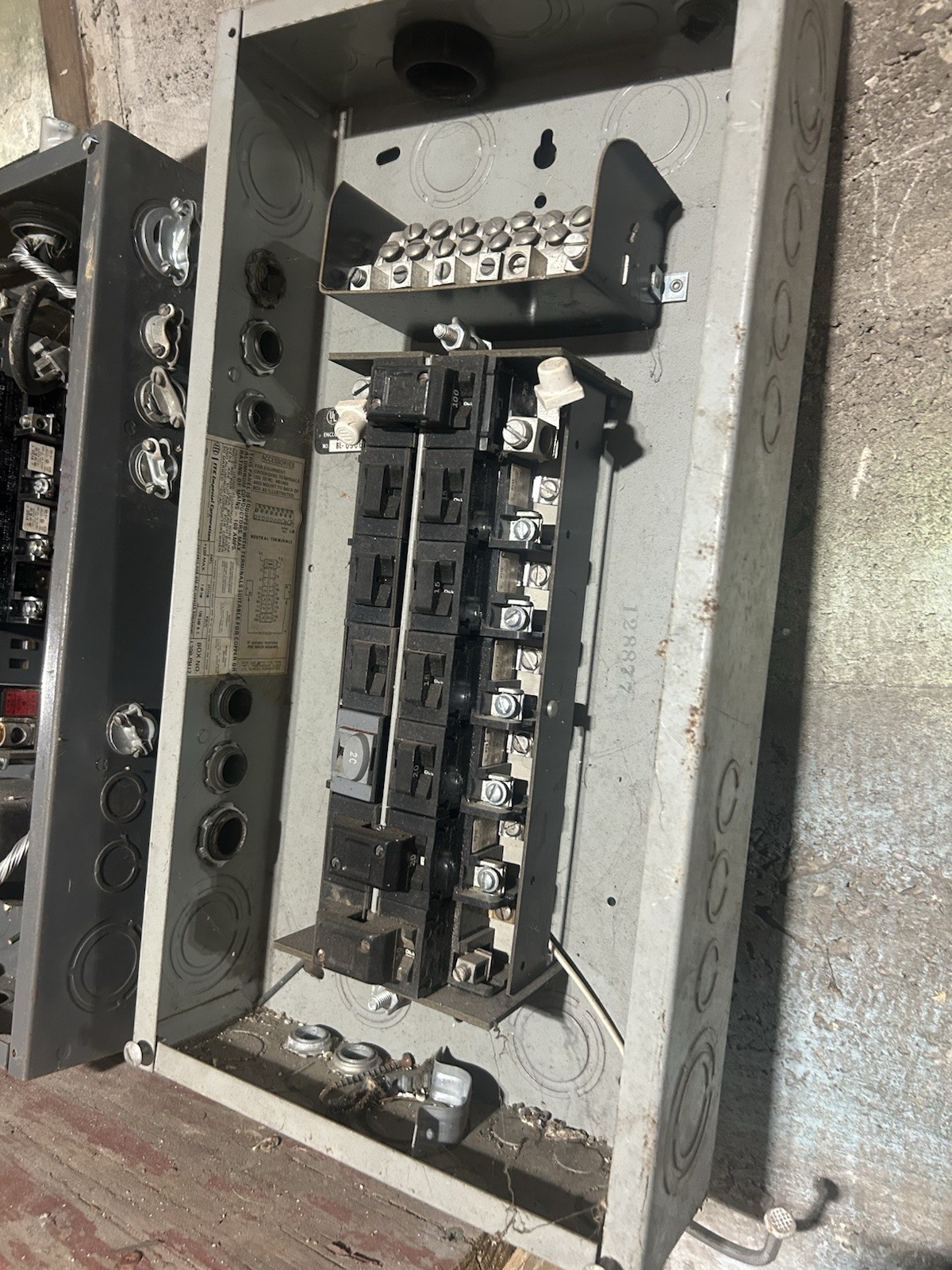 Third panel — ITE/Bulldog Pushmatic PM-12, 100A