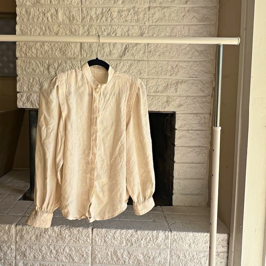 Women’s White Satin Solid Collared Long Sleeve Button Front Blouse Regular XS