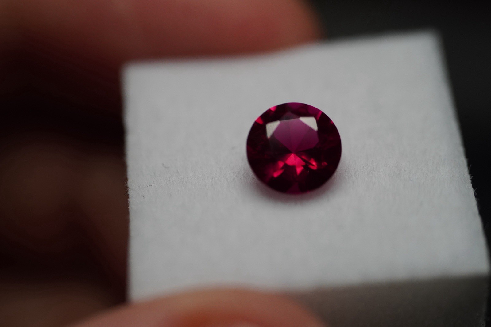 1.50ct Lab-Created Ruby Round Brilliant Cut IGI Certified Loose Ruby Gemstone