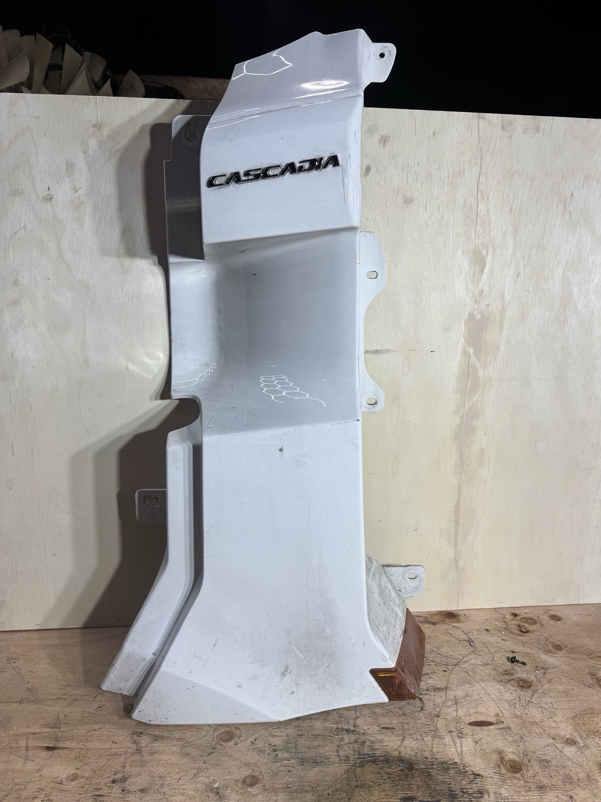 2018-2024 FREIGHTLINER CASCADIA 126 COWL Left 3634004 2018-2024 FREIGHTLINER CASCADIA 126 COWL Left 3634004