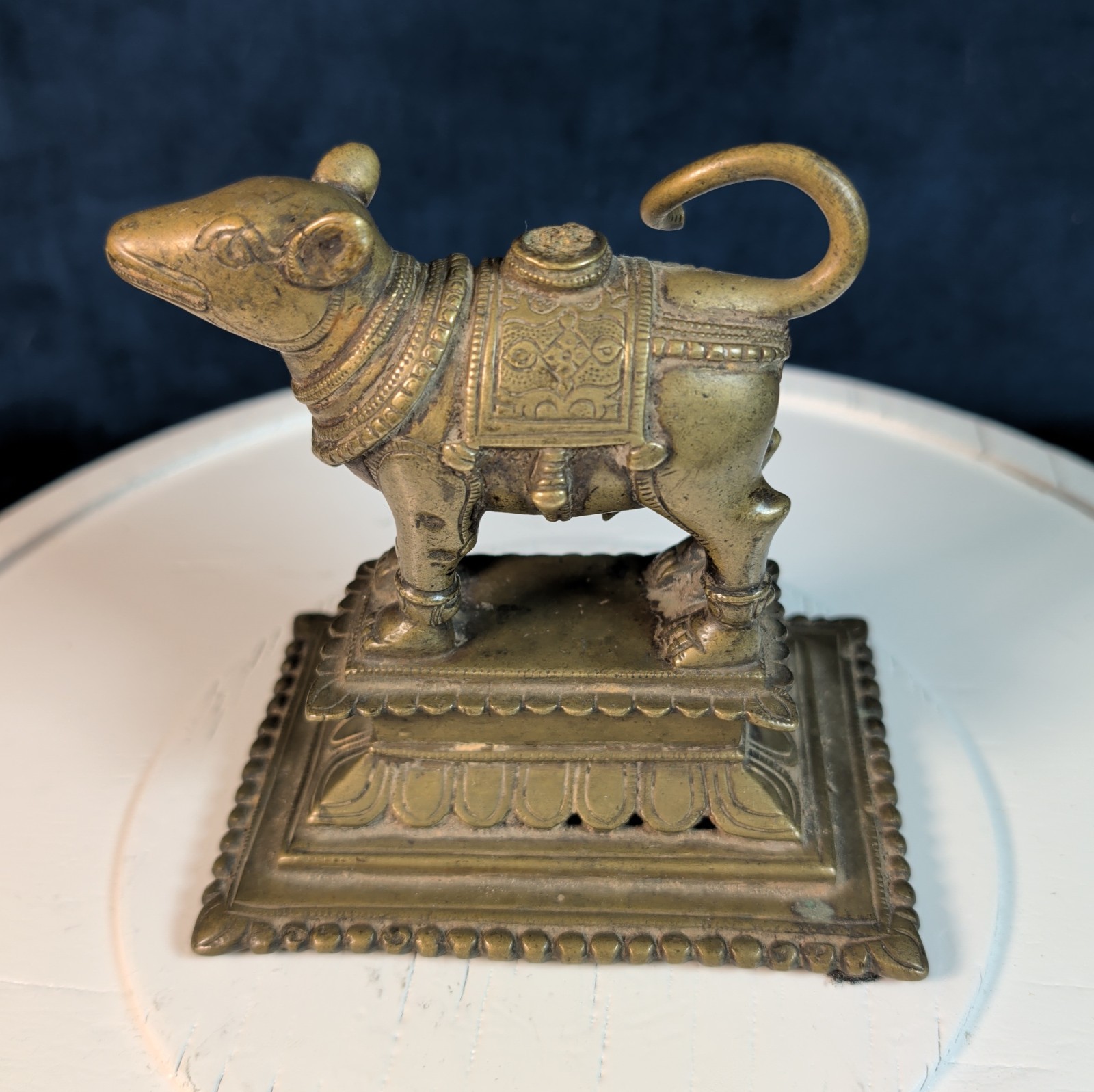 Traditional Indian Cow Bronze Figure Ceremonial Heavy Traditional Indian Cow Bronze Figure Ceremonial Heavy