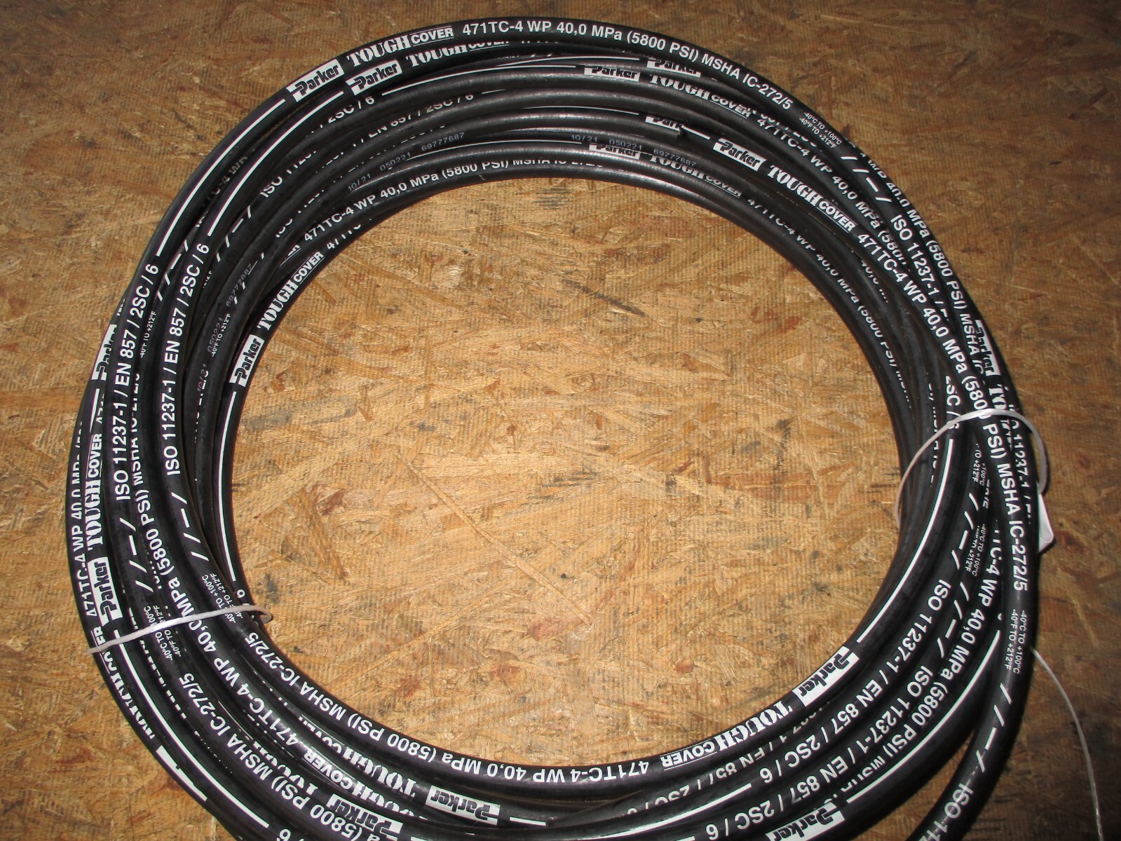 PARKER HYDRAULIC HOSE 471TC-4 1/4 PARKER HYDRAULIC HOSE 471TC-4 1/4