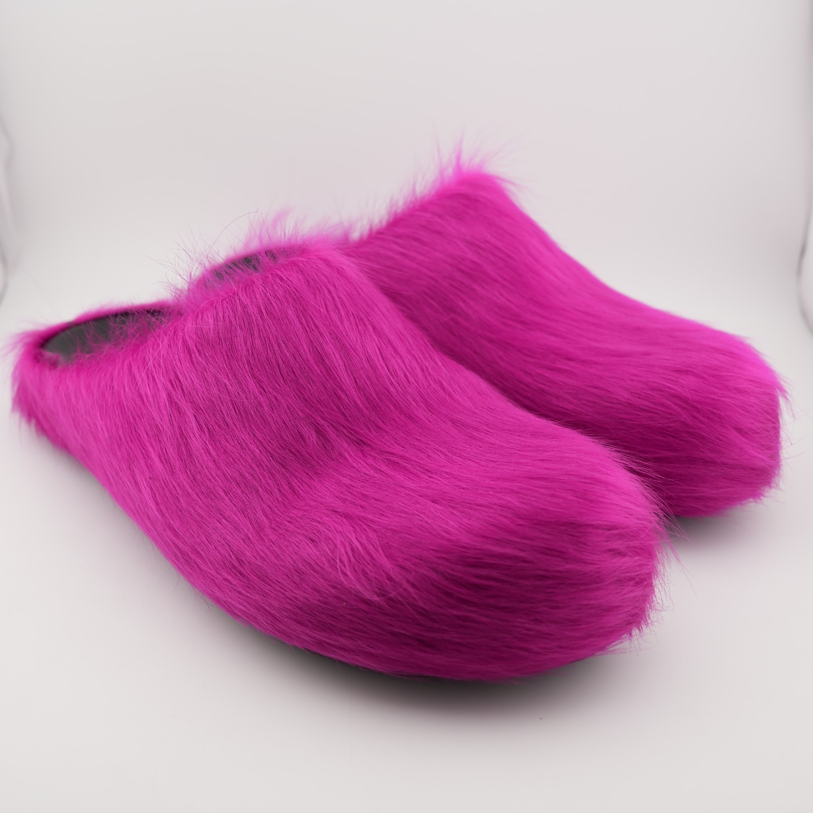 * Marni Fuchsia long-hair calfskin Fussbett sabot Slides Women US 7 * Marni Fuchsia long-hair calfskin Fussbett sabot Slides Women US 7