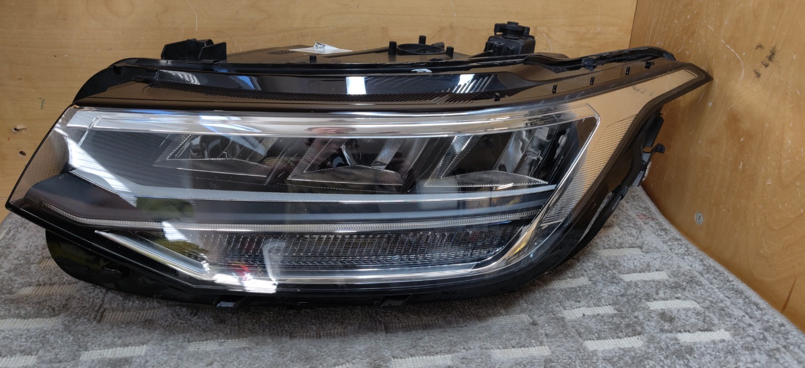 2022-2024 VOLKSWAGEN TIQUAN FULL LED LEFT COMPLETE HEADLIGHT N15993